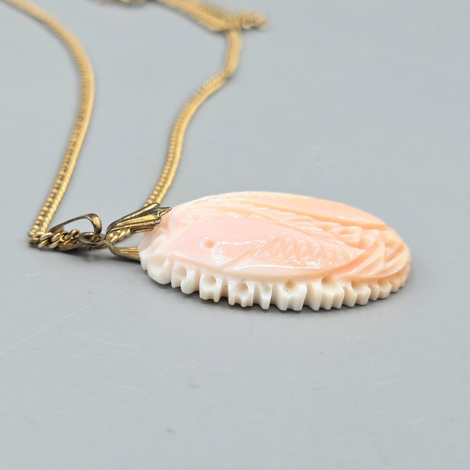 Vintage Carved Pink Conch Shell Pisces Fish Pendant 14k GF Chain Necklace 16″