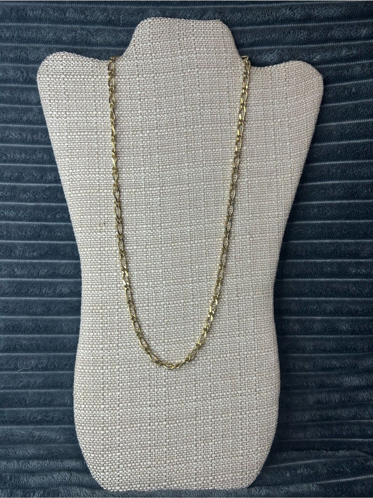 Vintage Gold Tone Figaro Link Chain Necklace Classic Minimalist Layering Collar