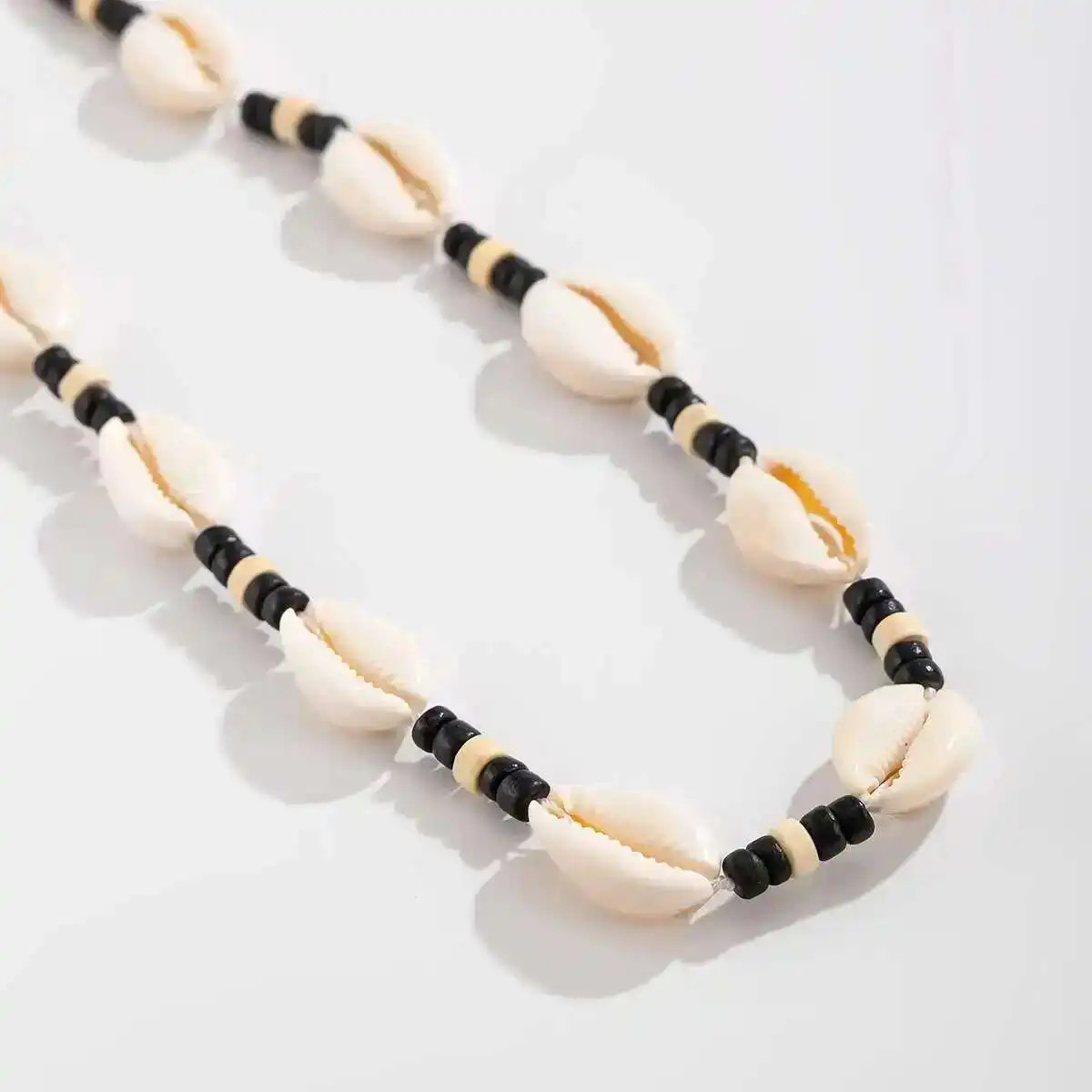 Bohemian Scallop Wood Bead Choker Necklace for Men Retro Adjustable Short