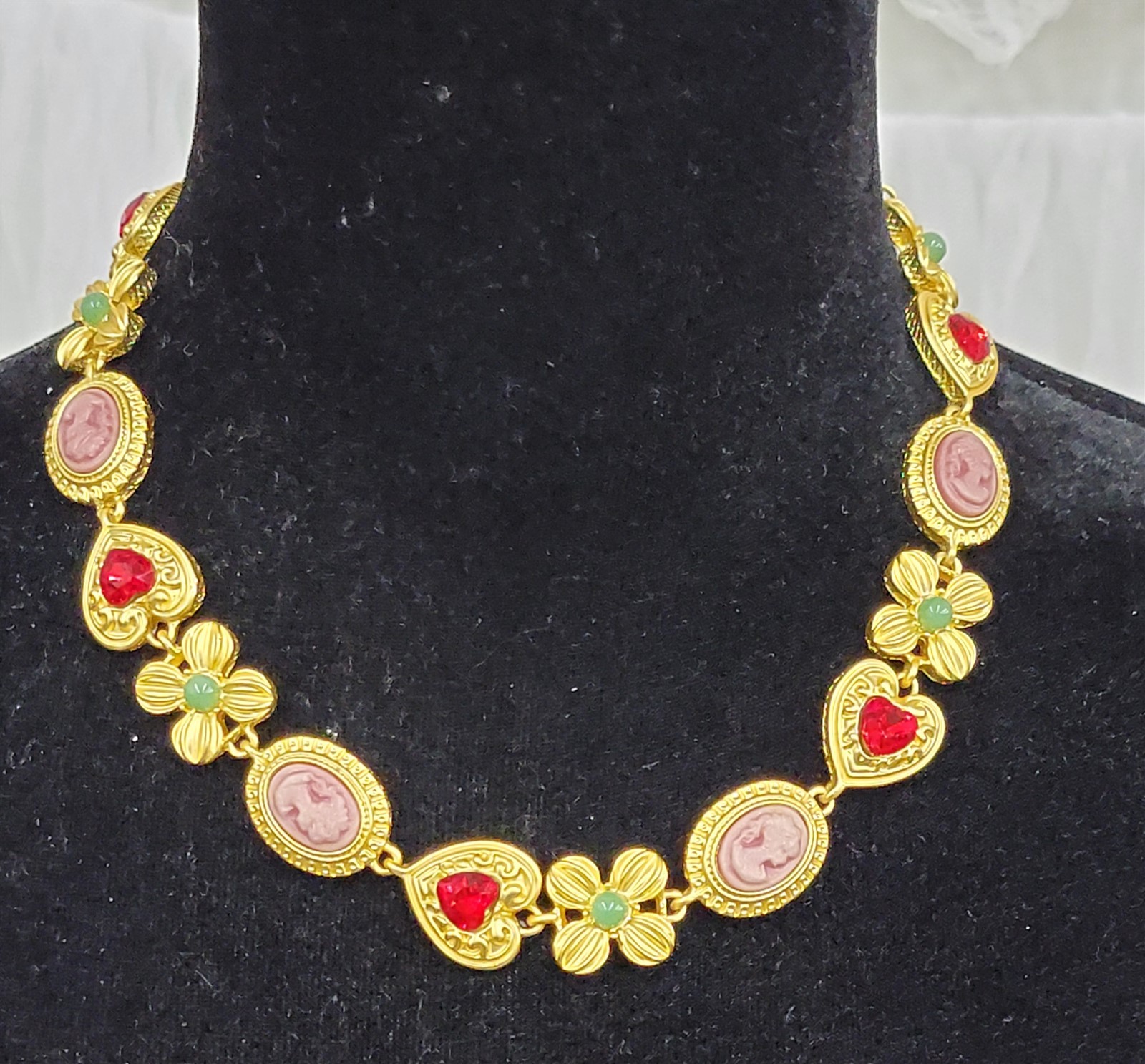 Victorian Trading Modern Millie Cameo Heart Floral Necklace 30U