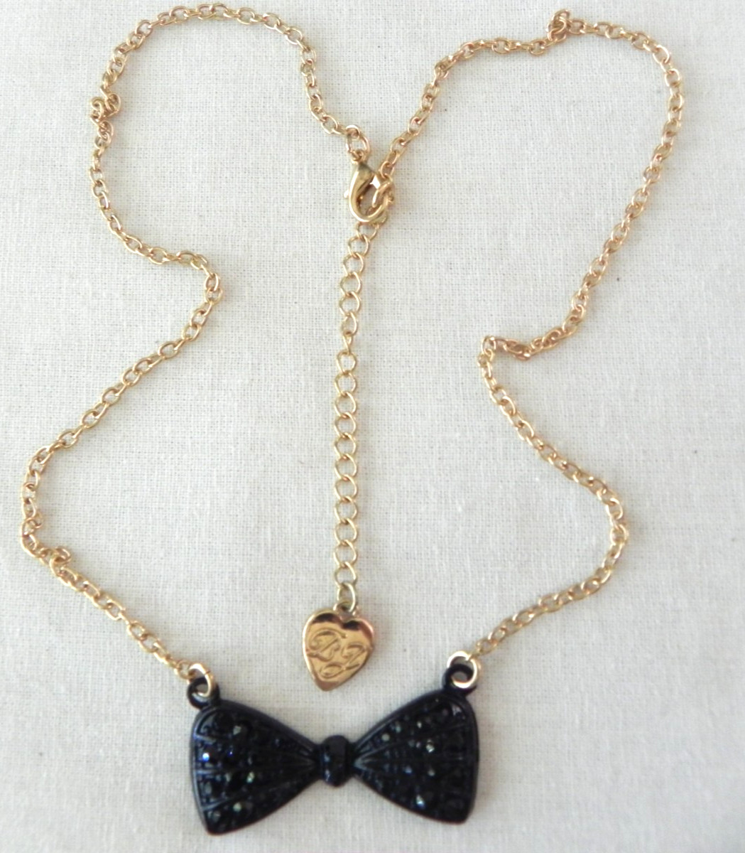 Betsey Johnson Small Black Bow tie Necklace bowtie