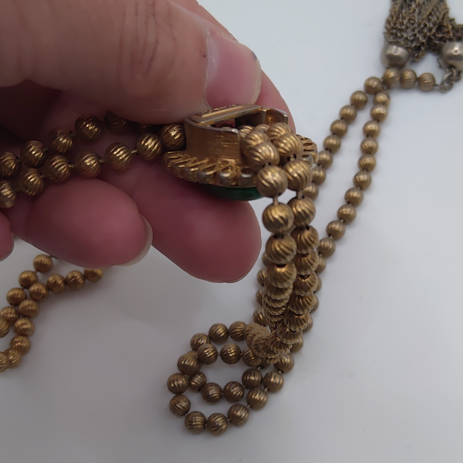 Avon Signed DeLizza & Elster Colab Gold Tone Lariat Necklace ‘Ming Green’ 1970s