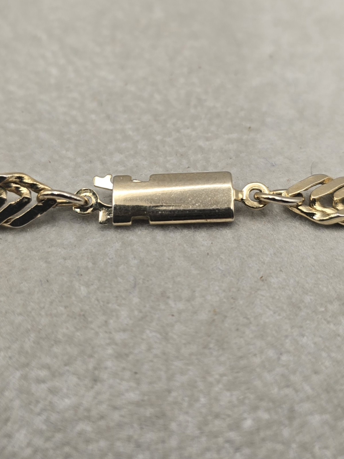 Vintage 1980s Gold Tone Herringbone Chain Necklace 19″ Flat Liquid Gold Style