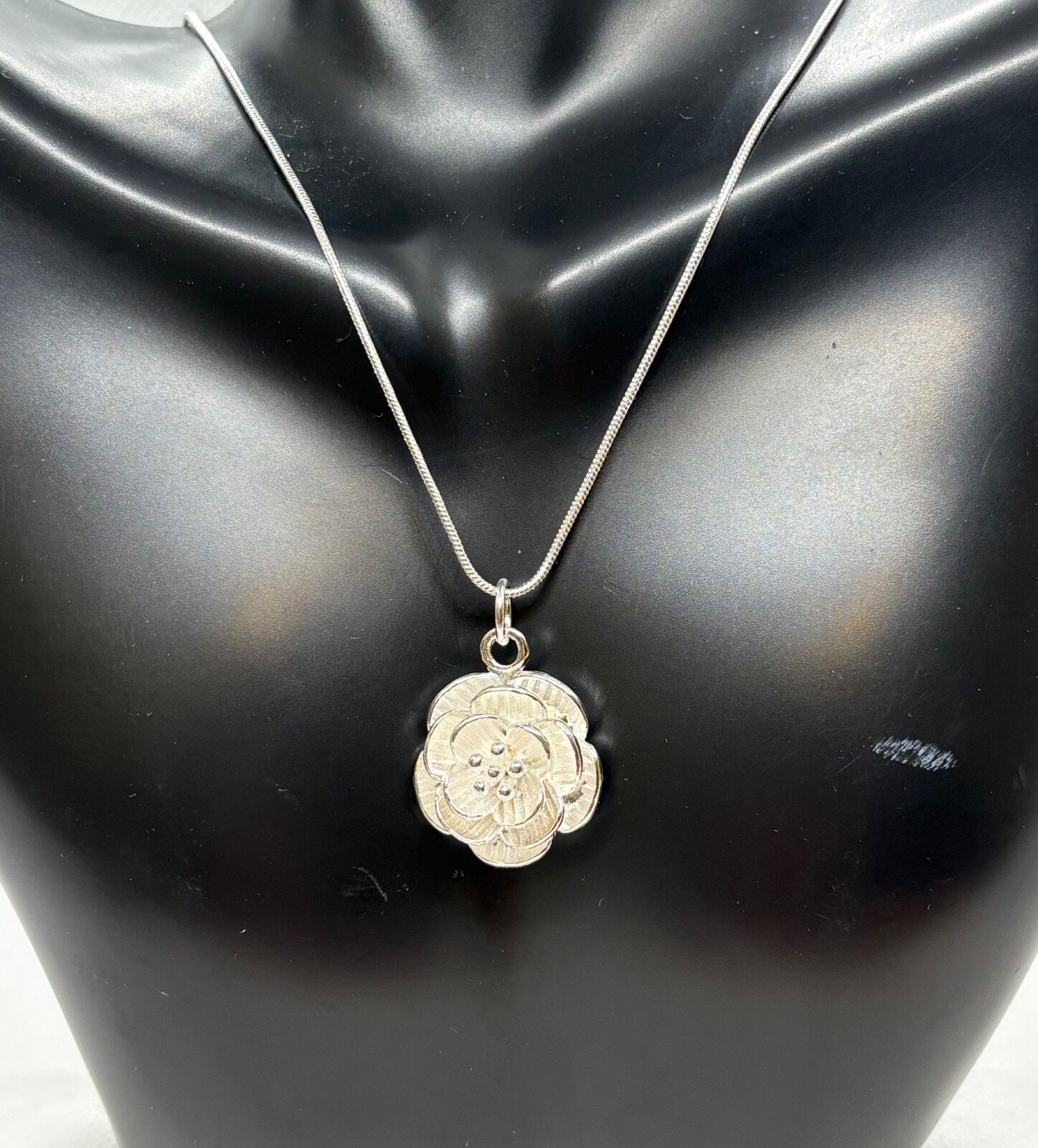 Rose flower necklace pendant 925 sterling silver plated 22″ chain