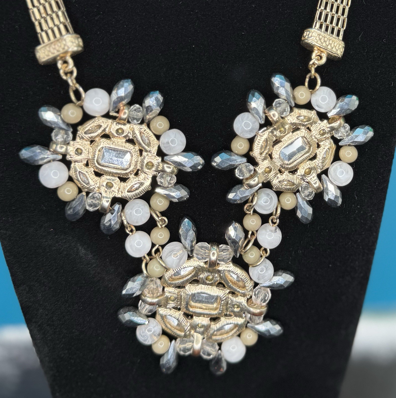 Stunning Bib Statement Crystal Rhinestone Necklace gold tone mesh chain 17-20 in
