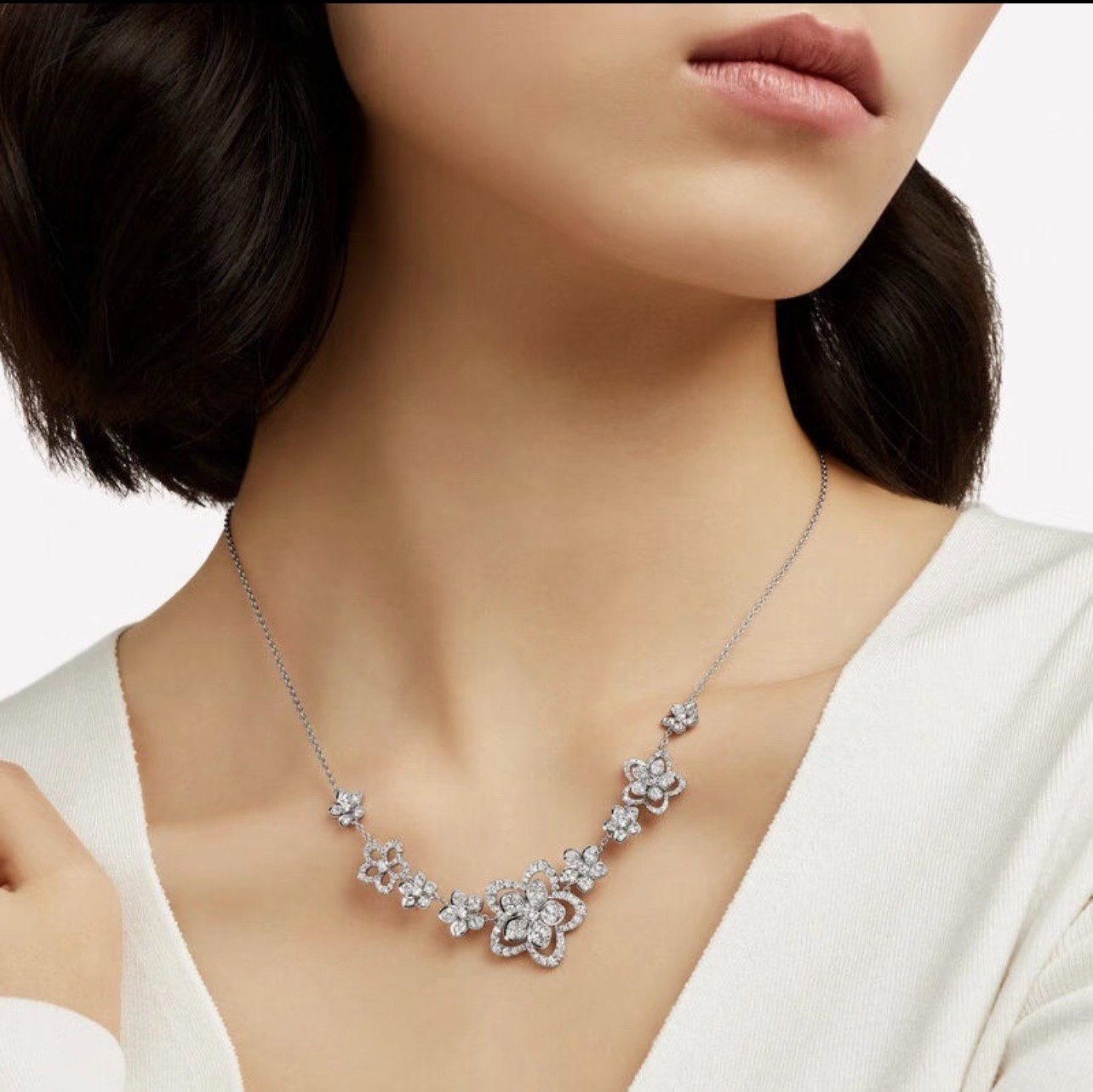 Graff Floral Sterling Silver Crystal Necklace Elegant Flower Pendant Jewelry