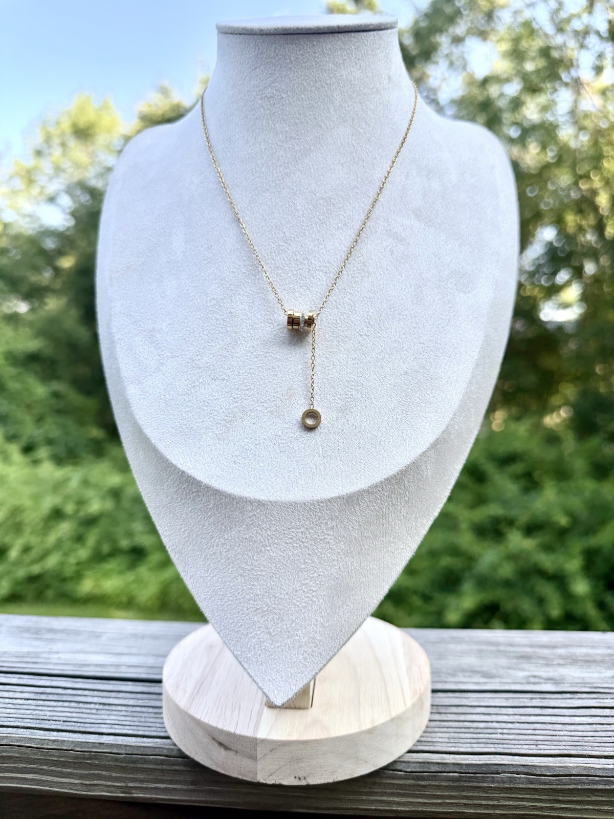 Gold Tone Metal Y Lariat Necklace w/ Round White Pearl Drop Pendant