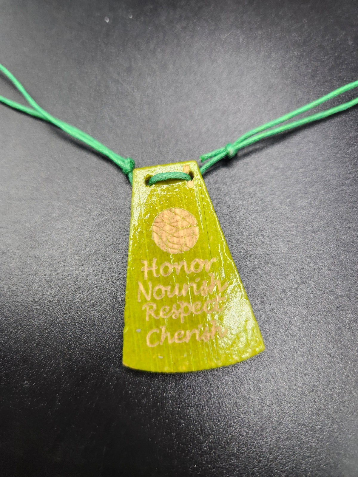 #0381 – NWT World End Imports Earth-Minded Green Pendant Cord Necklace Eco…