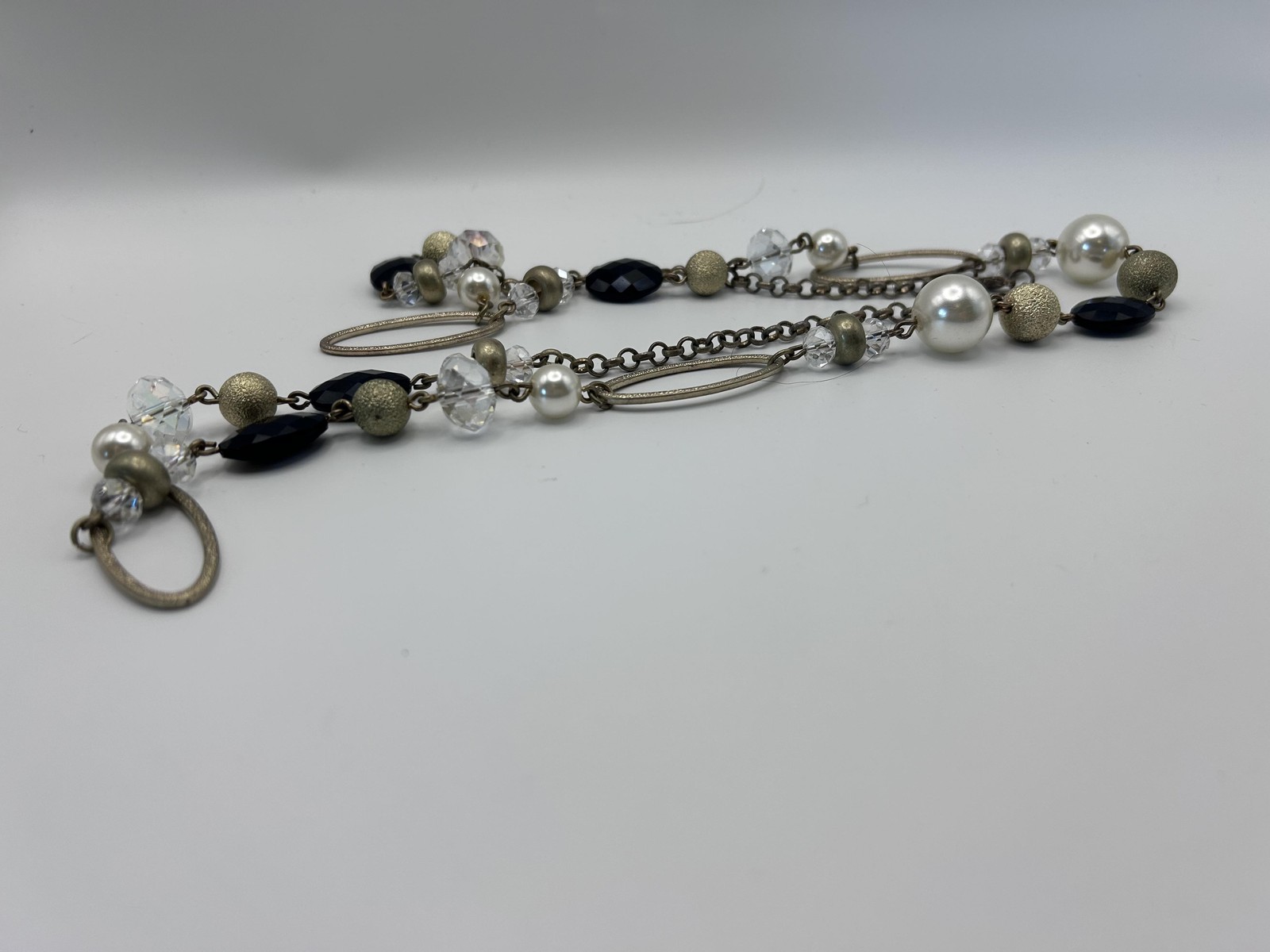 Necklace Gold Tone Black White Beaded Station Imitation Pearl 22 Inch Chain