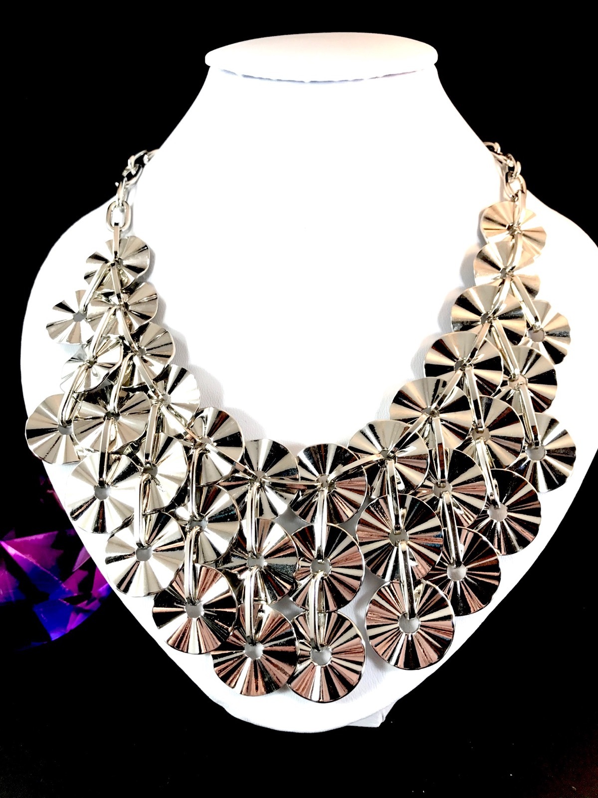 NIB PRINCESS AMANDA SILVER-TONE ANYTIME IS PARTY TIME TEXTURED DISK BIB NECKLACE