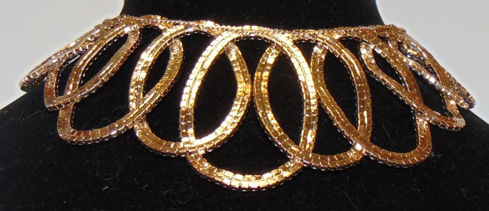 NATASHA Colorless Intertwined Circles Collar Necklace