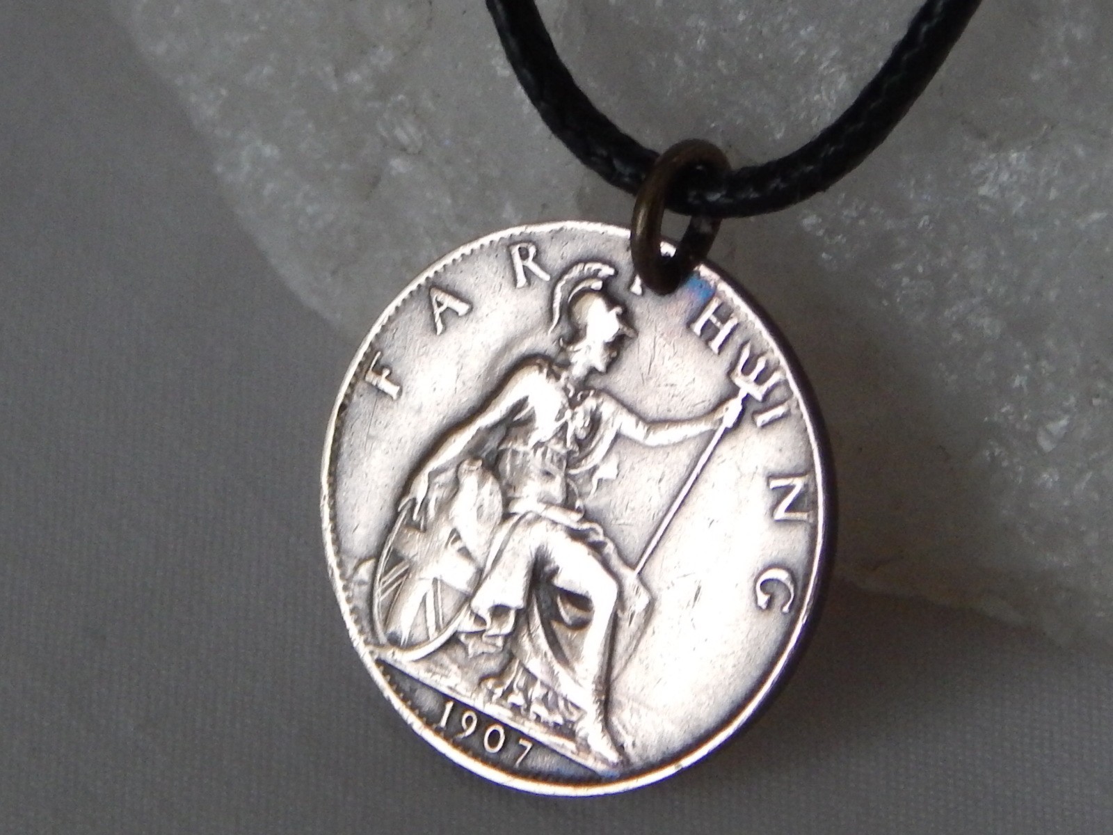 Antique 1907 Britain Bronze Farthing Coin Pendant Necklace Trident Shield #218