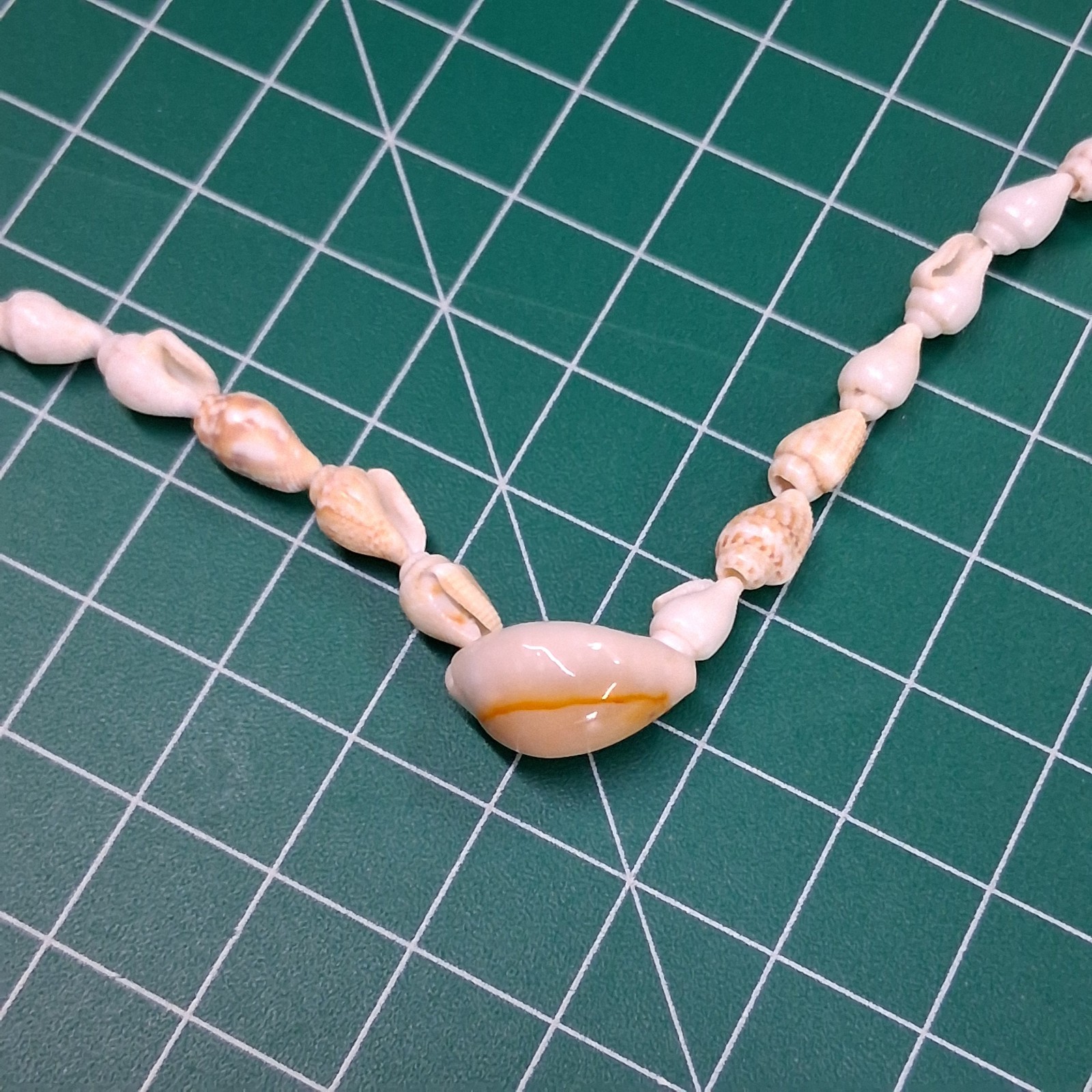 Vintage Small Conch & Glossy Tan Sea Shell 36” Necklace