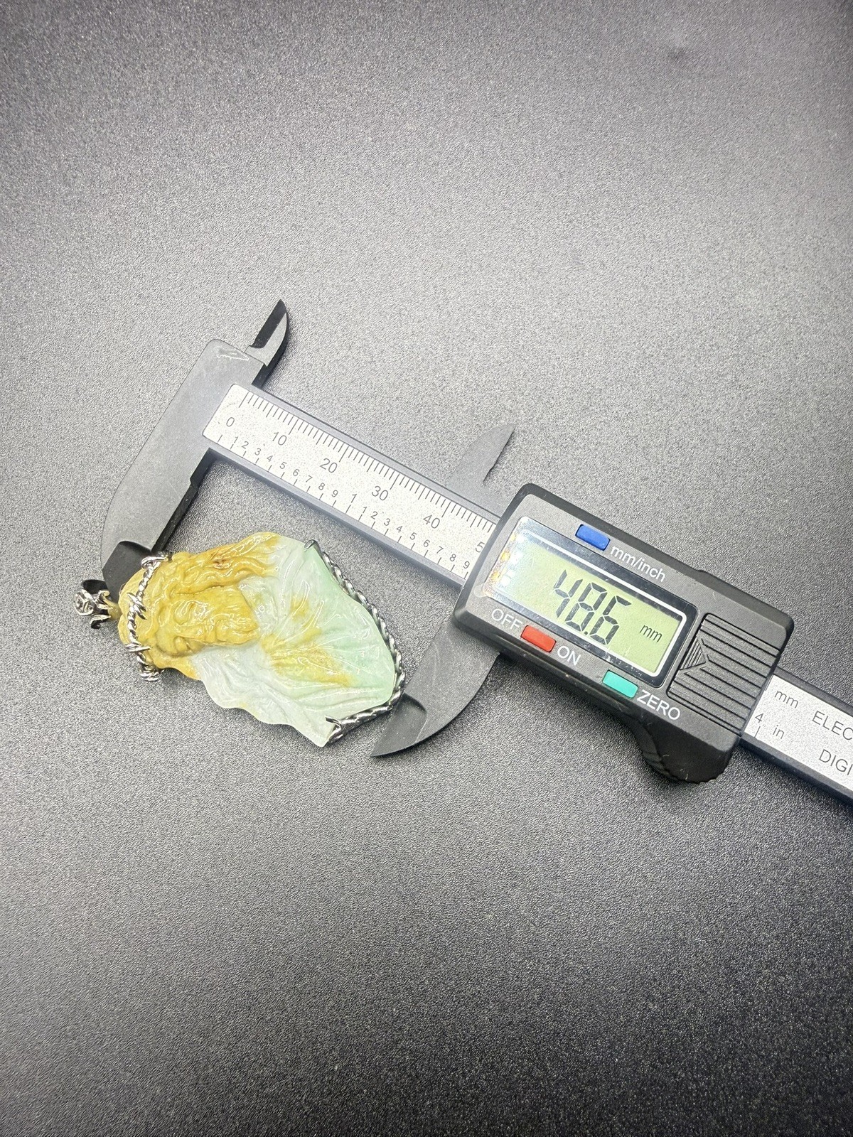 100% Natural Jade Jesus Pendant . 100% Natural Color. Mặt Chúa