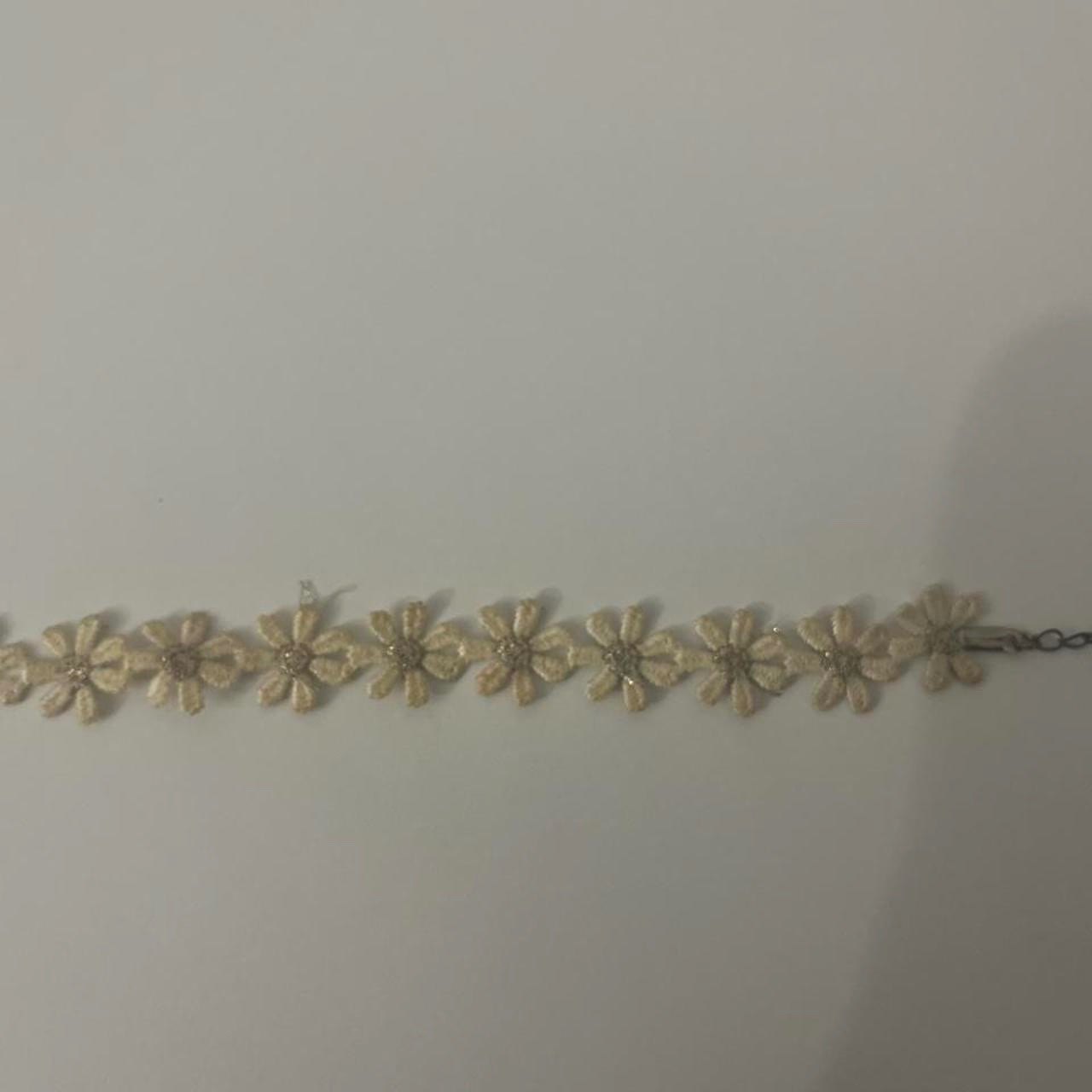 Pack of chocker necklaces: -white daisy flowers (cloth chocker) -clear beaded