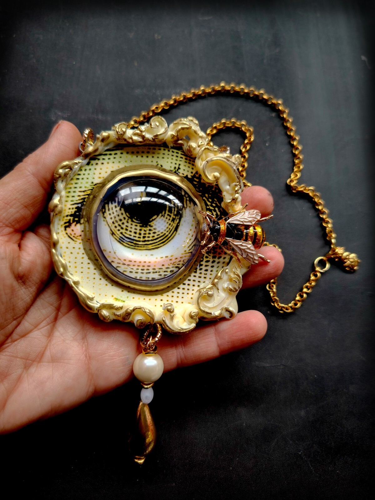 Luxury Jewellery Woman Jewel Necklace Pendant Honey Bee Nest Magic Eye Jewelry