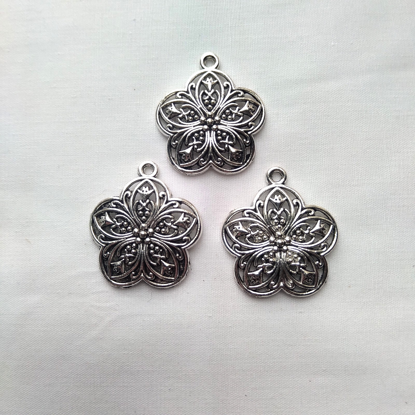 Flower Pendant Bead 3Pcs 30x26x2mm Tibetan Silver DIY Floral