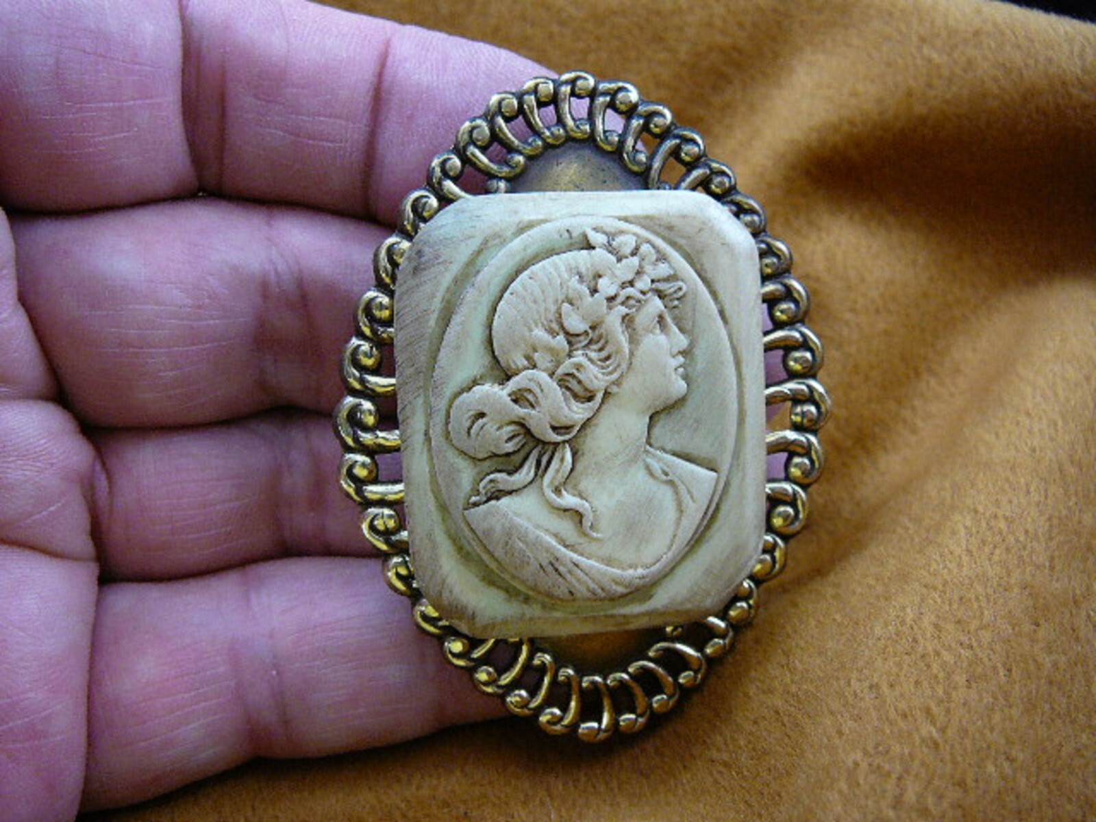 (CL9-4) ROMAN WOMAN leaves in hair white CAMEO oval Pin pendant brooch