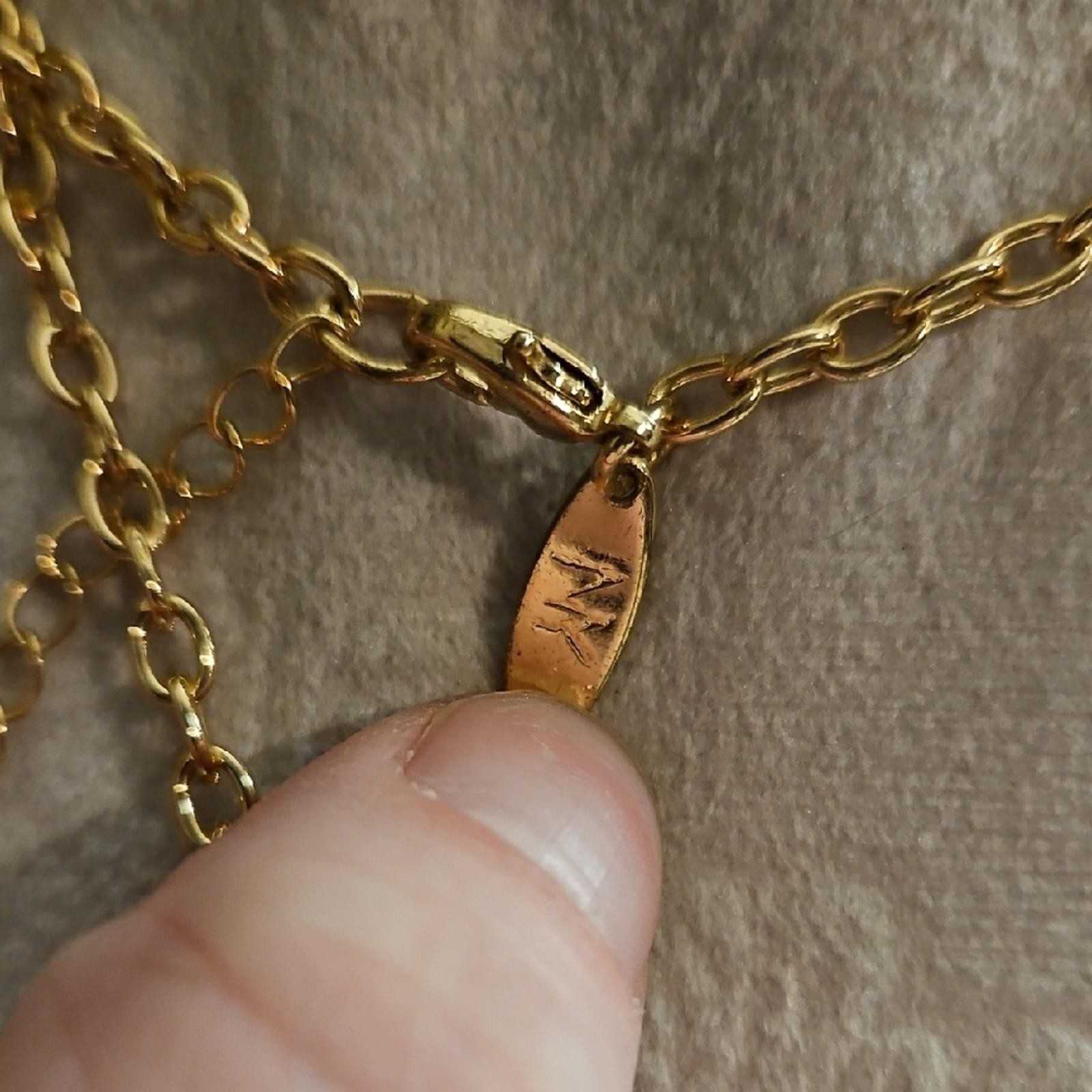 Elegant Gold and Pink Necklace