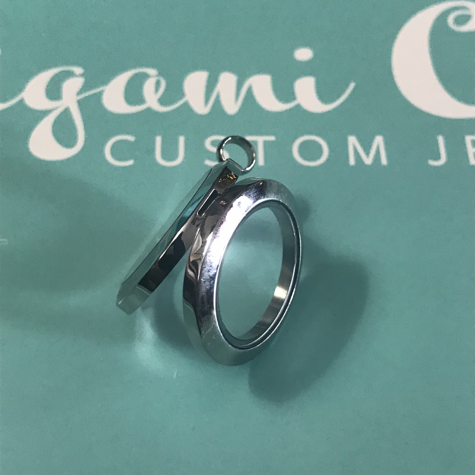 Authentic Origami Owl LK1006 Medium Silver Hinge Locket “New”