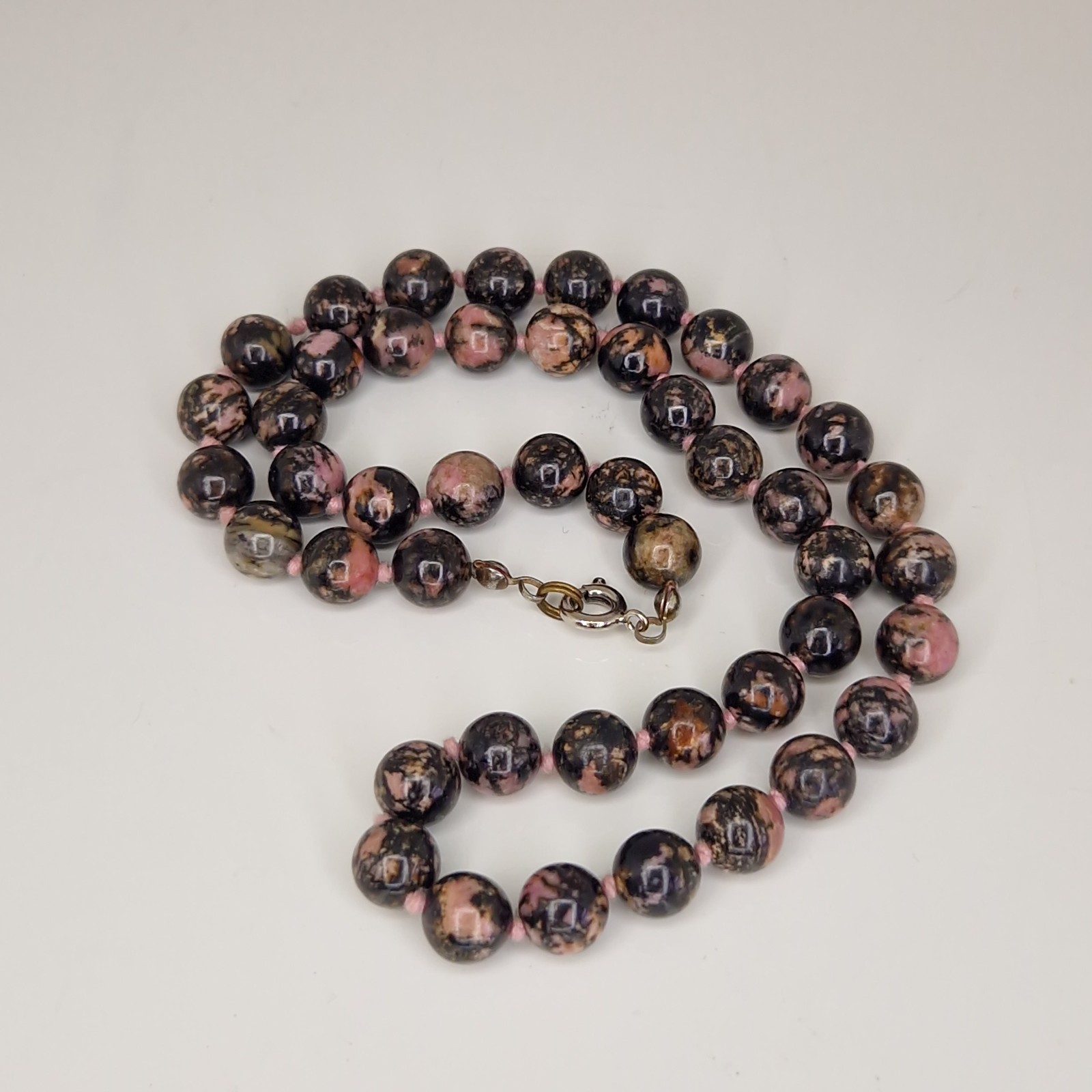 Rhodonite Beaded Necklace Black Lace Pattern Gemstone Healing 46cm Hand-knotted