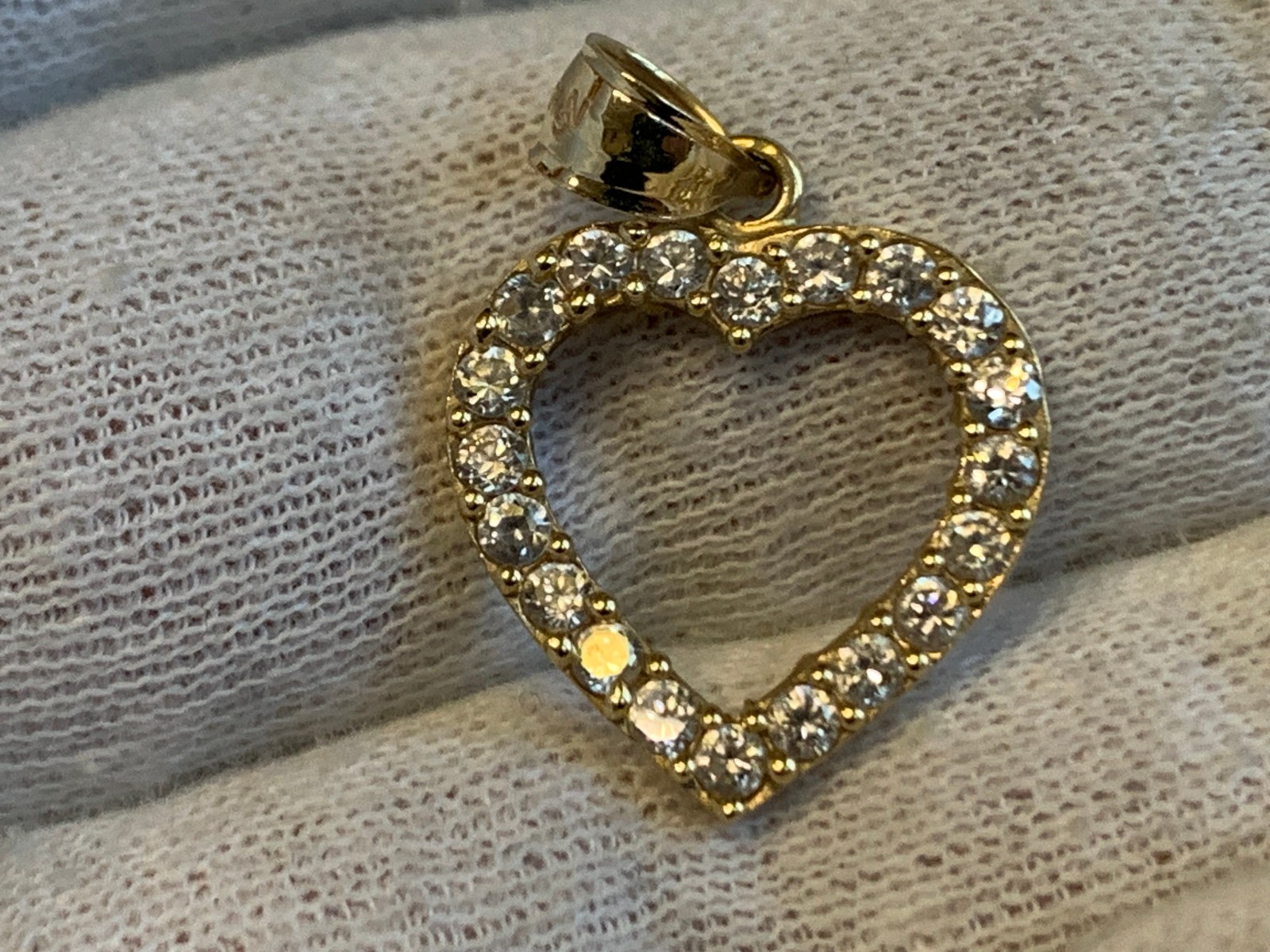 10K Yellow Gold Heart Pendant 1.44g Fine Jewelry Clear Color Stones Charm *READ*