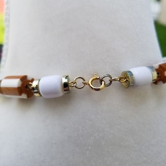 brown white and gold tone beaded necklace
