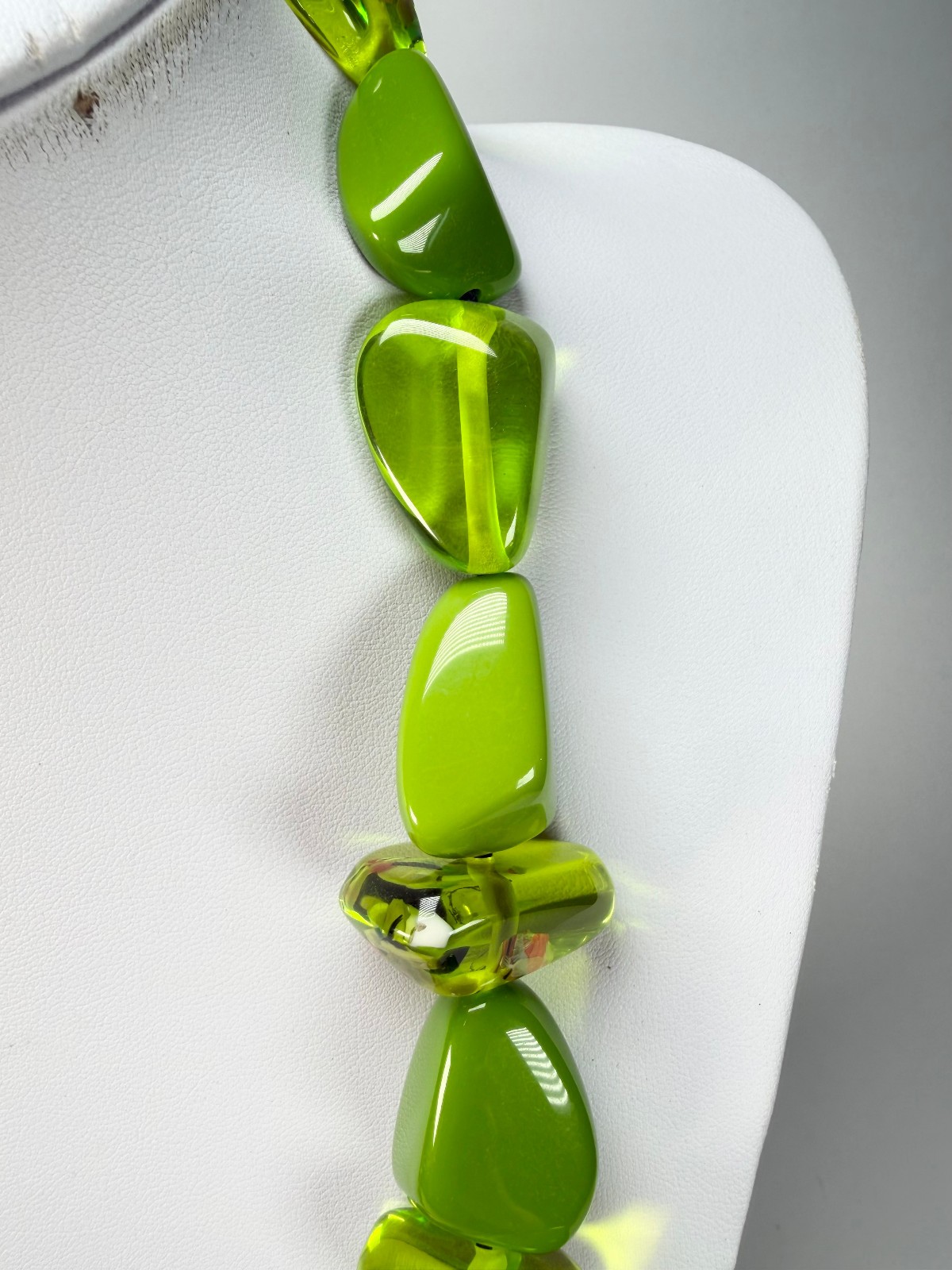 Jackie Brazil “Diamonds Green / Transparent Flintstone Bone 80cm Necklace N0080