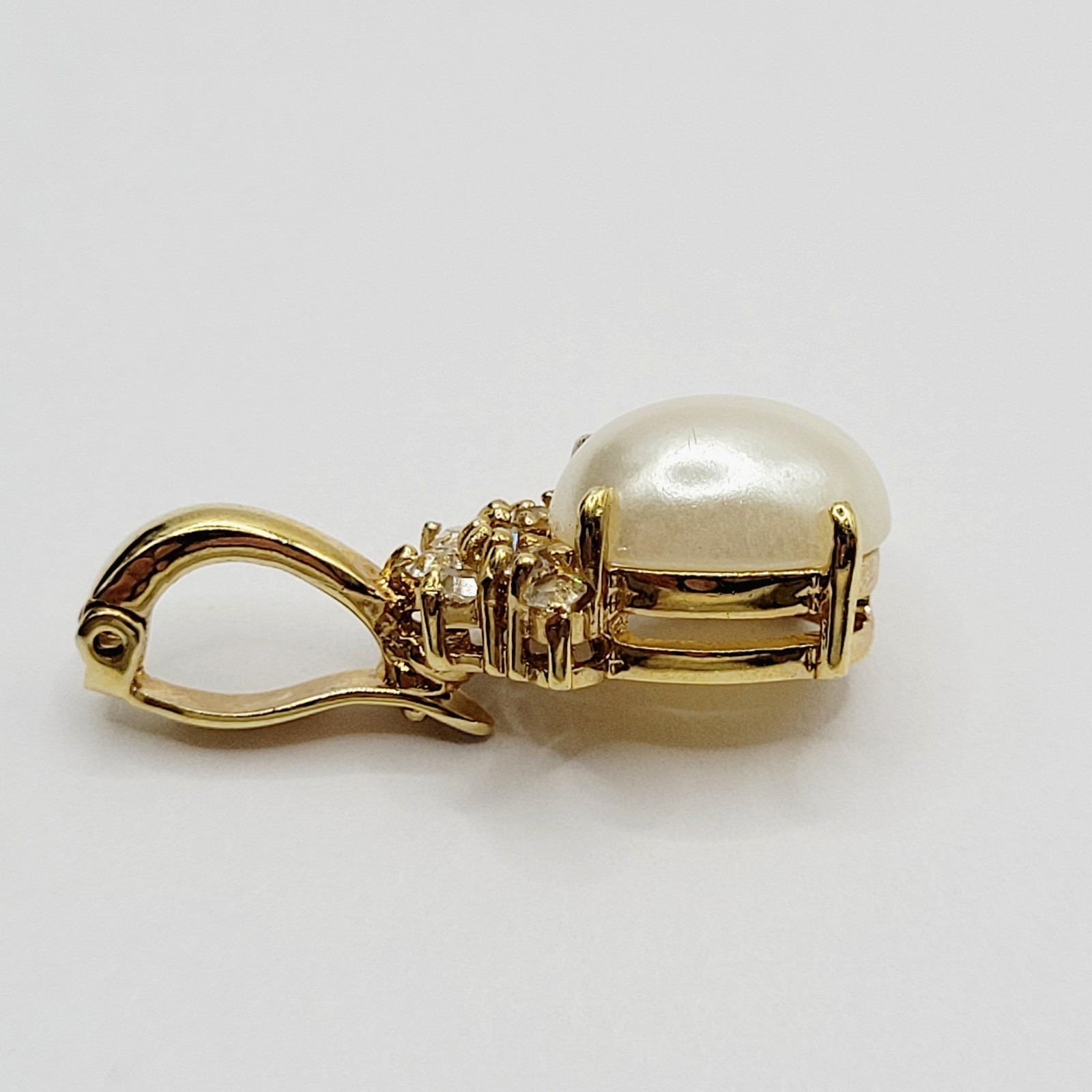 Faux Pearl Prong Set Crystal Rhinestone Crown Gold Tone Open Latch Bail Pendant
