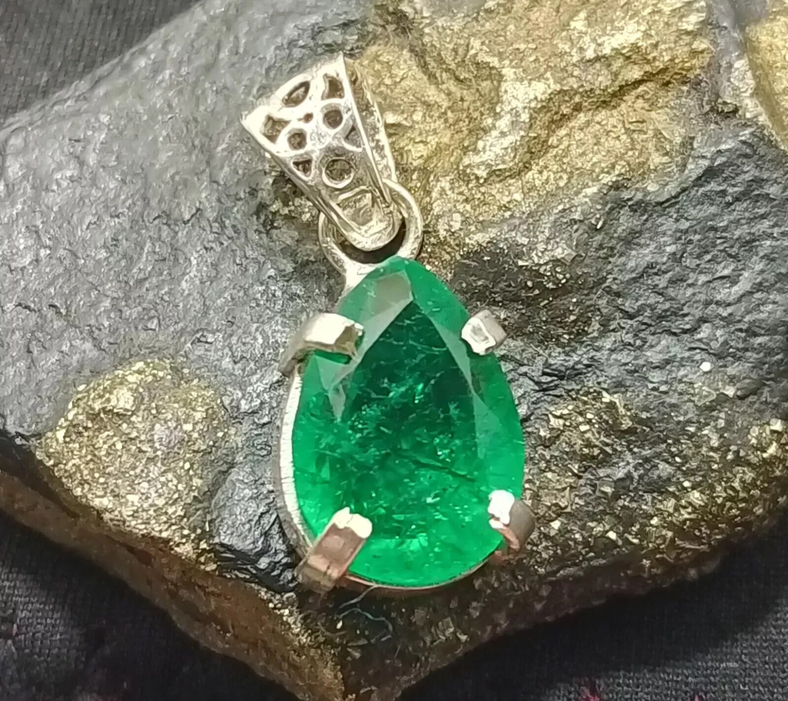 Certified 23.60 Ct Natural Emerald 925 Solid Silver Pear Cut Pendant Gemstone