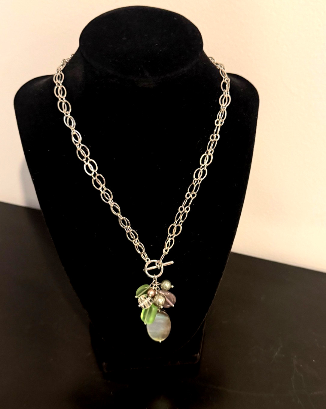 Lia Sophia Pistachio Cluster Necklace Mother of Pearl Glass Beads Excellent Cond