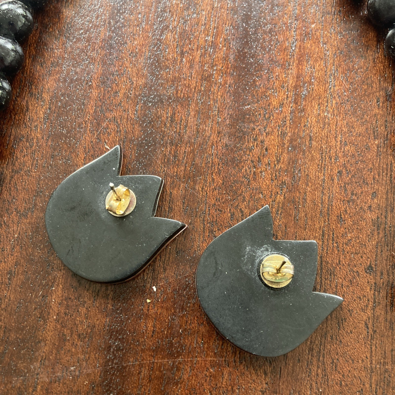 Vintage Carved Mother of Pearl Lotus Flower Shell Pendant with pierced earrings