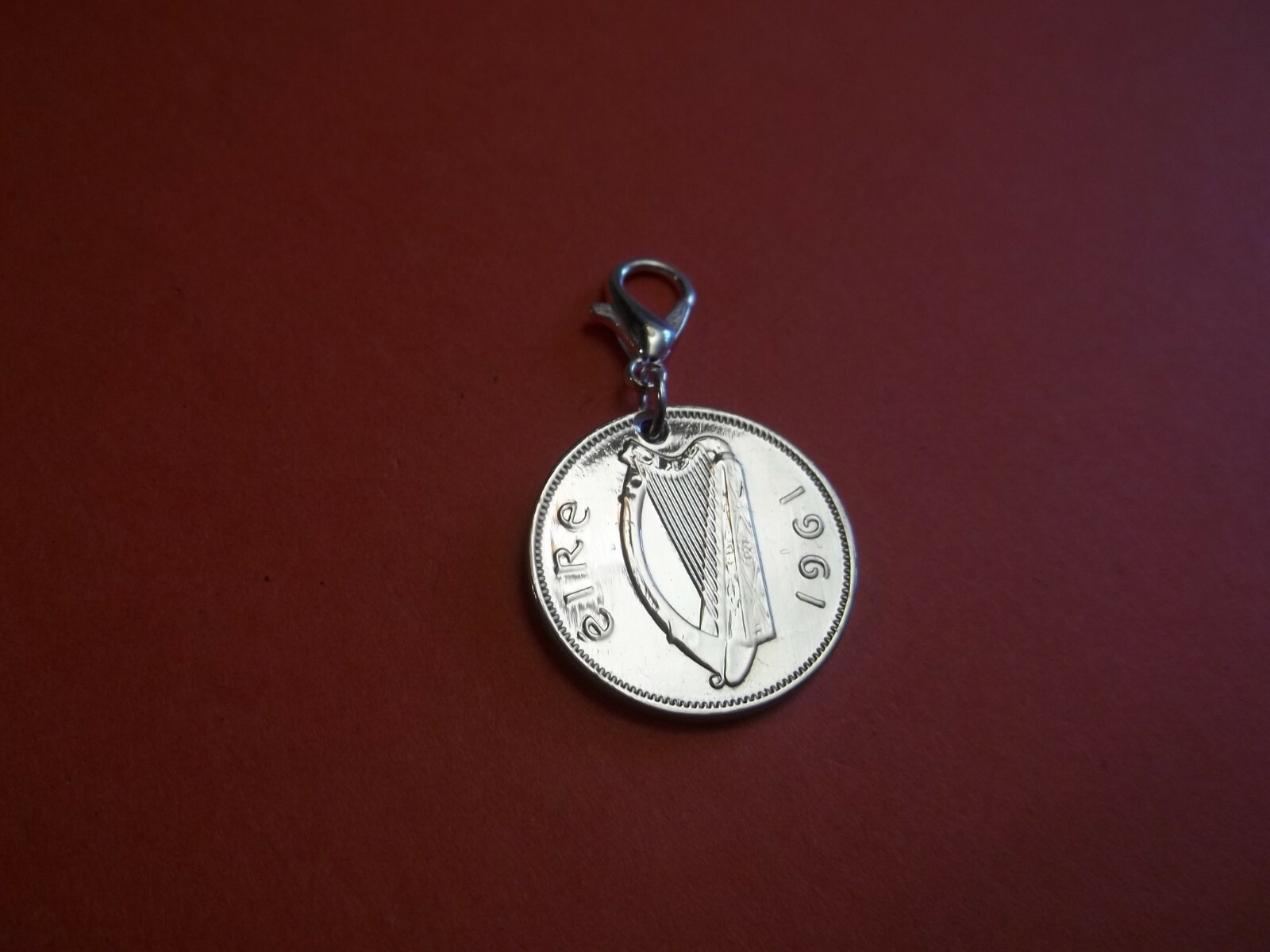 SIXPENCE COIN – IRISH WOLFHOUND – POLISHED PENDANT / CHARM – 1940 to 1967