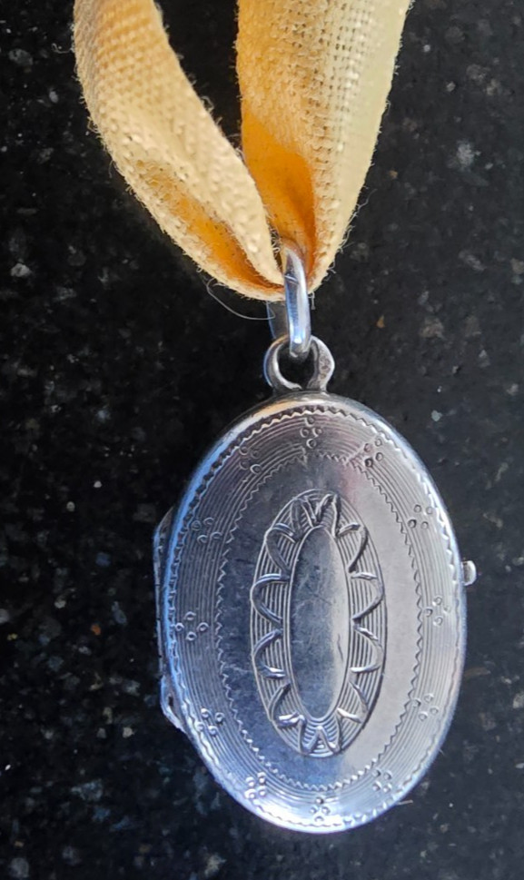Vintage Memorial Locket, Photo of Girl, Lock of Hair, French, Pre WW-II