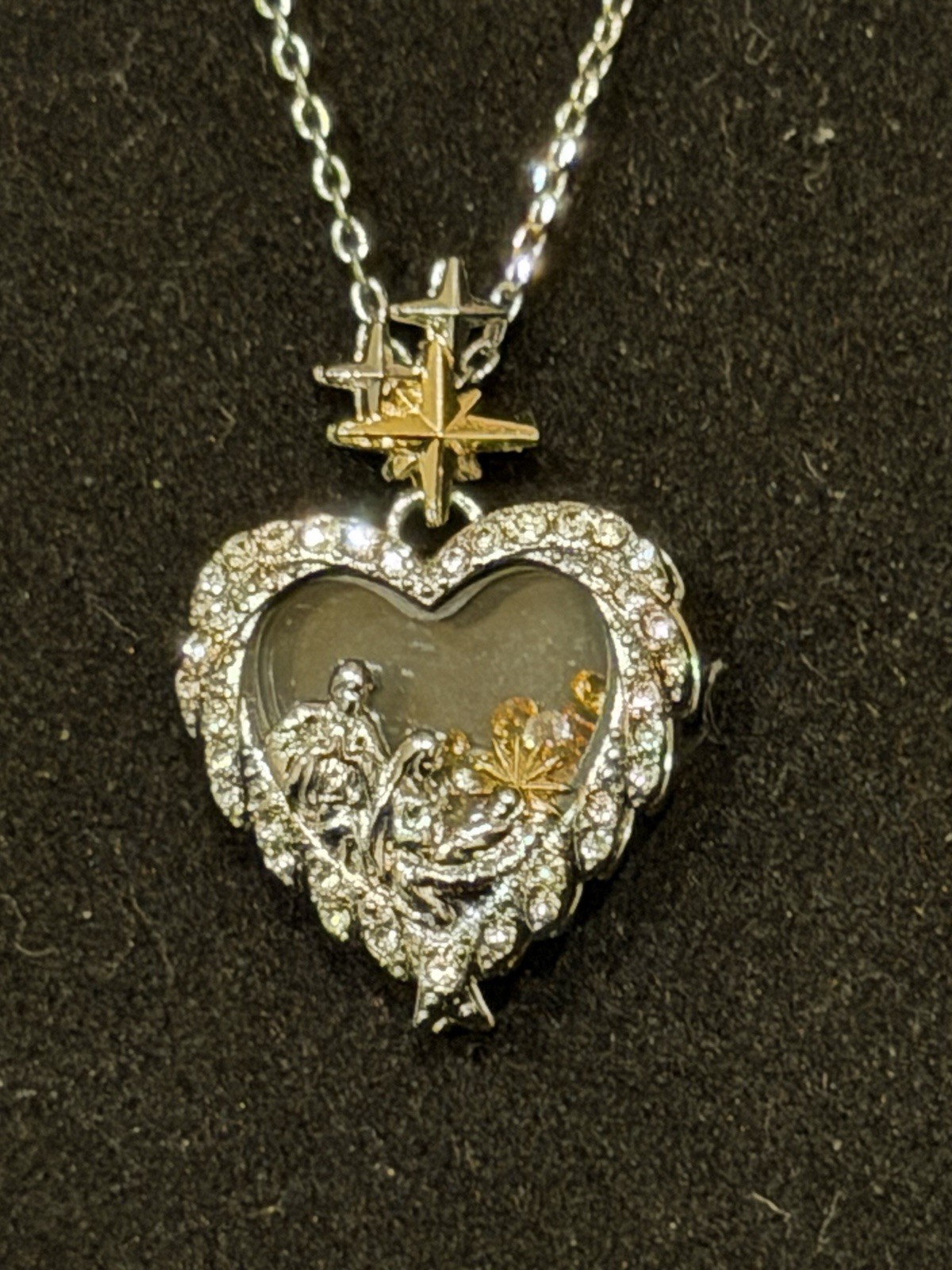 Origami Owl Silver Heart Nativity Capsule Locket With 20-22″ Chain