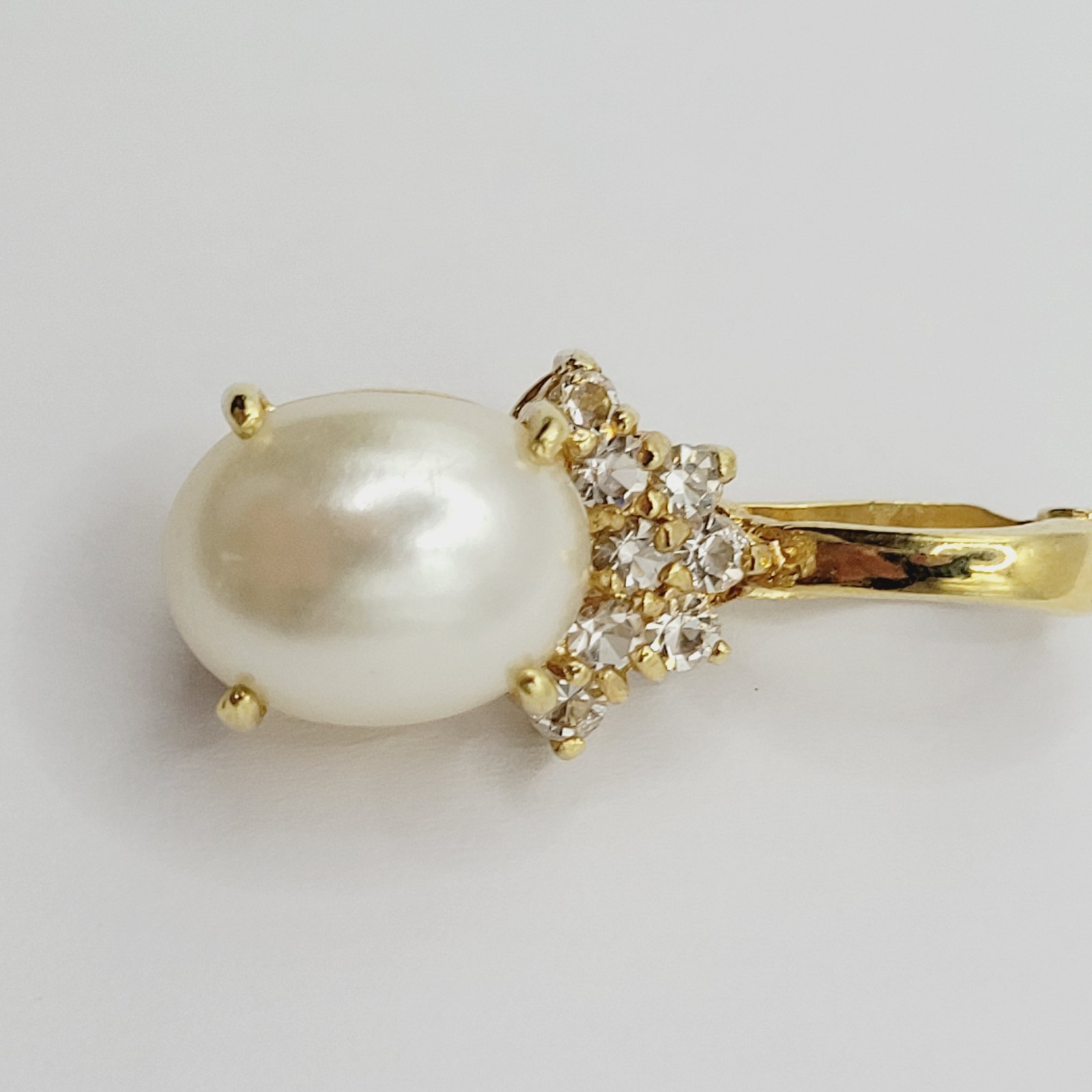 Faux Pearl Prong Set Crystal Rhinestone Crown Gold Tone Open Latch Bail Pendant