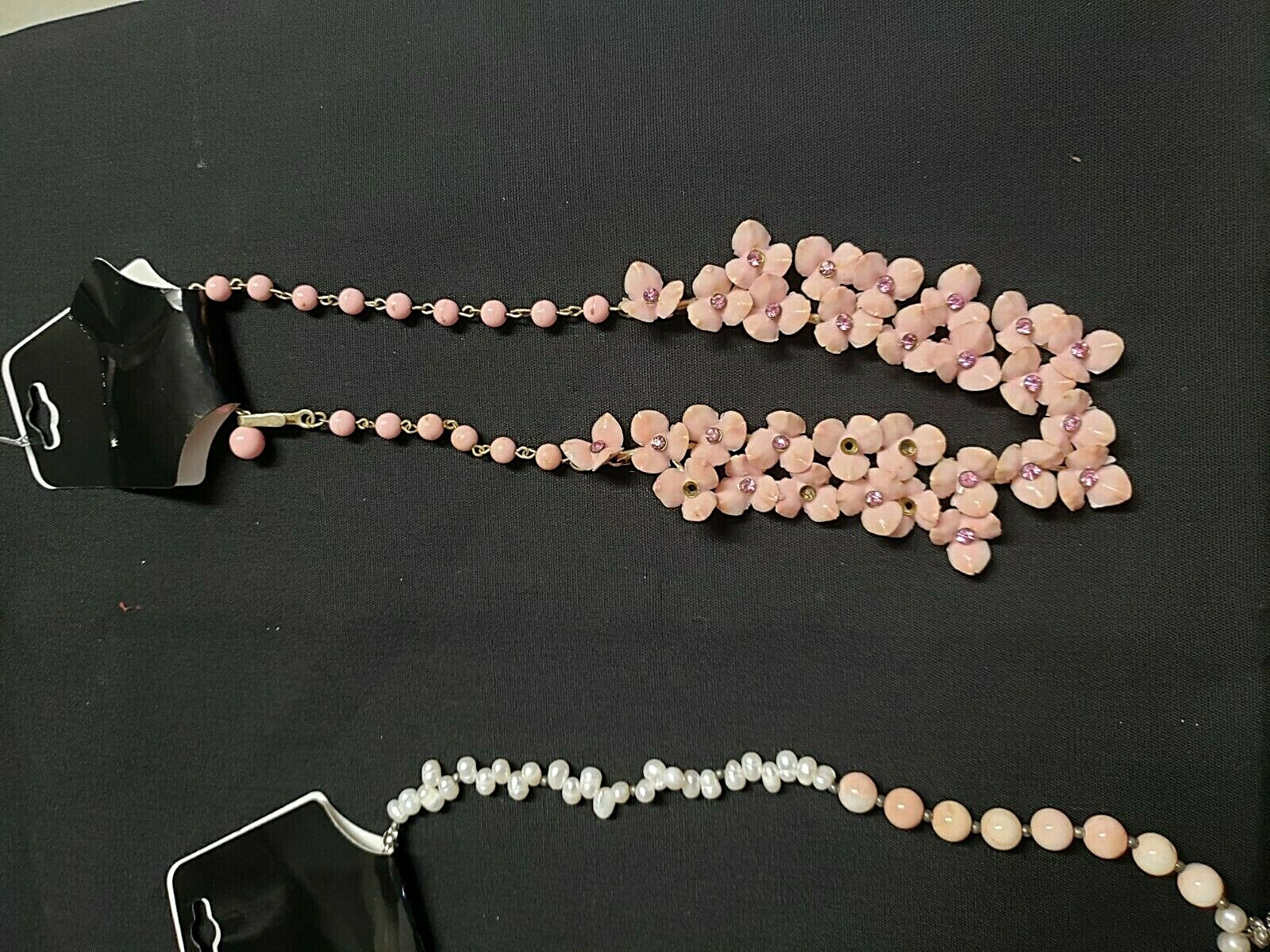 Lot of 3 Necklaces of flowers and imitation pearls, with Beautiful Ornaments