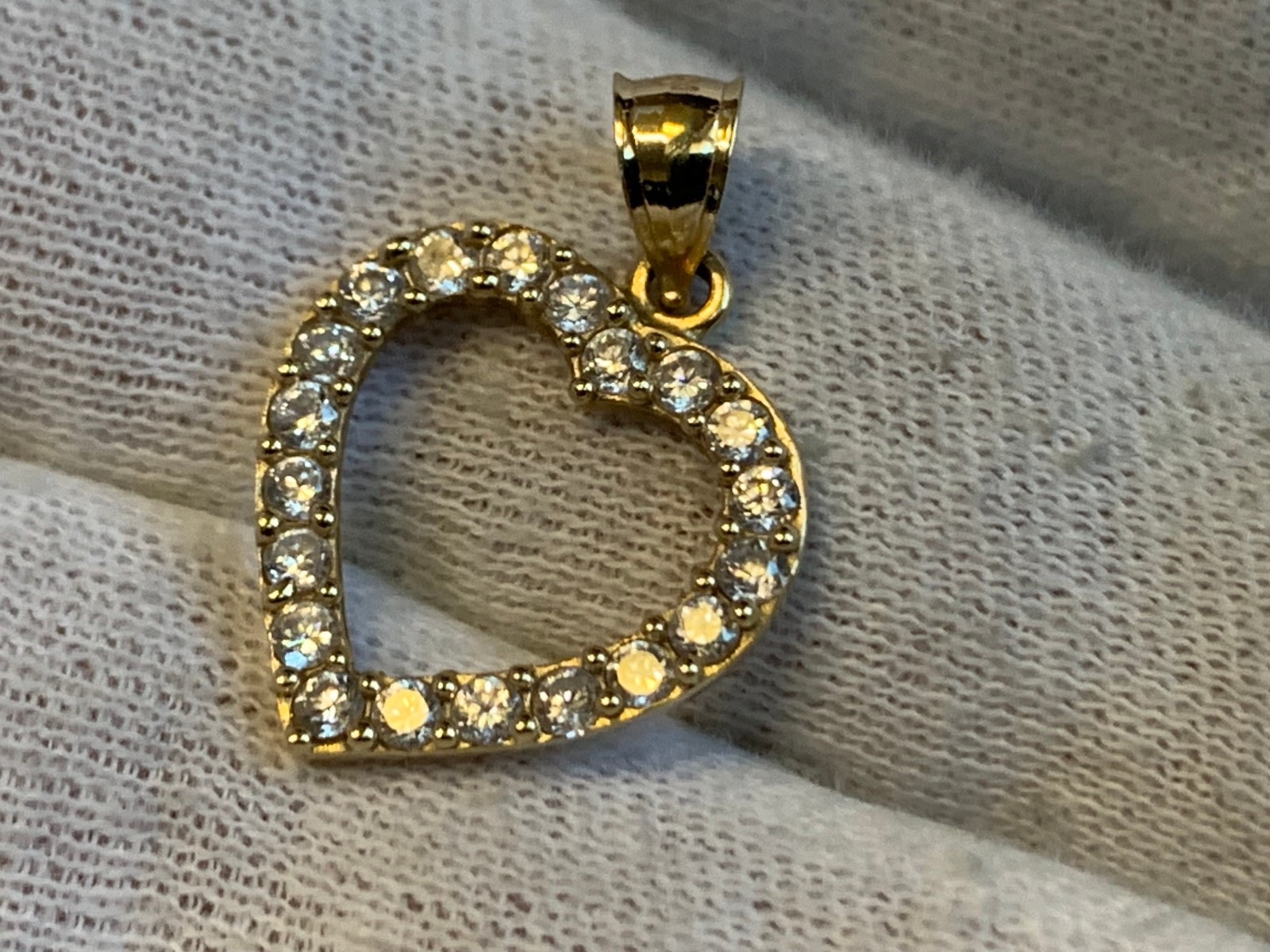 10K Yellow Gold Heart Pendant 1.44g Fine Jewelry Clear Color Stones Charm *READ*