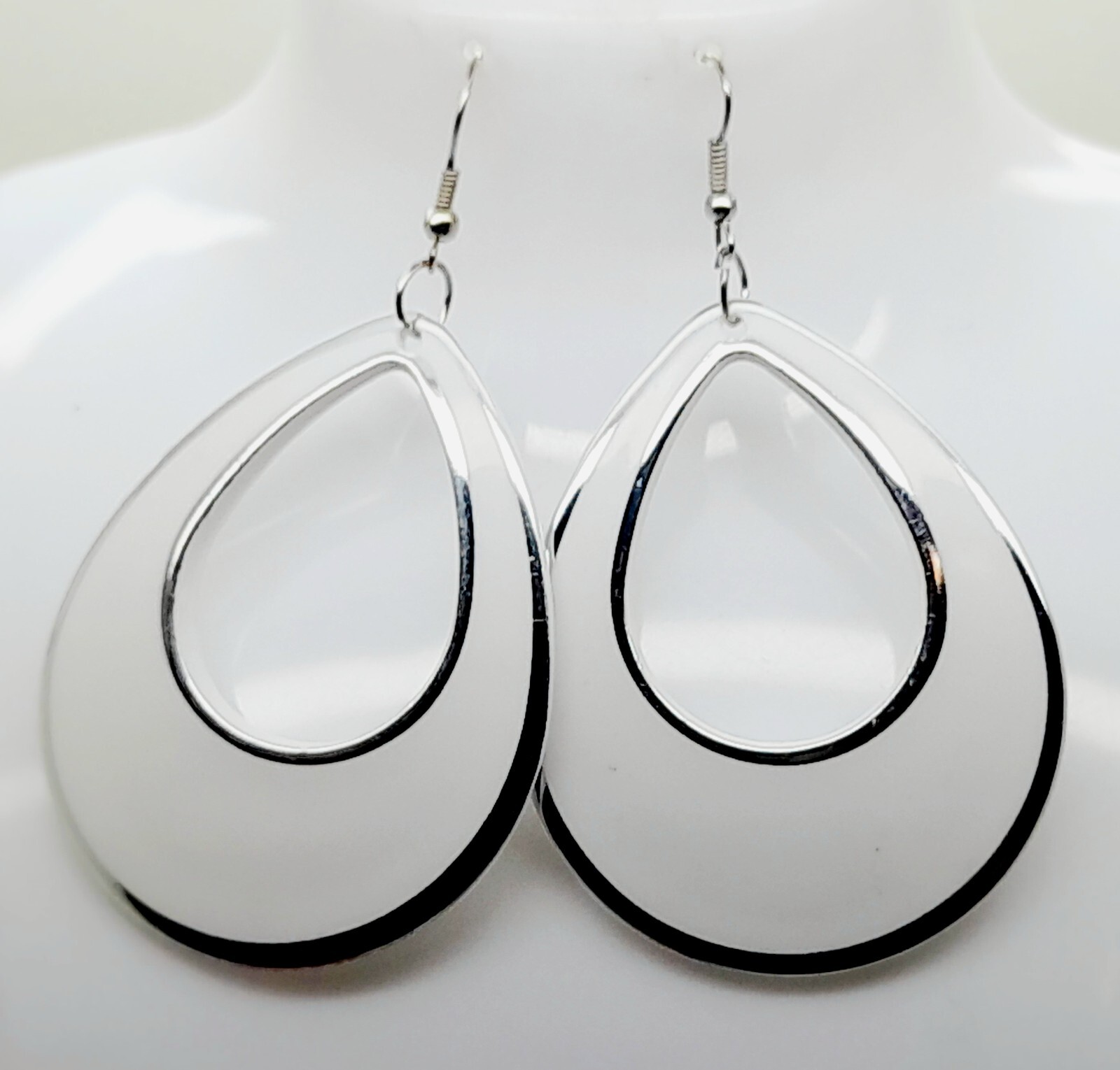 Thick size water drop shape White color Acrylic fashion dangle hoop Earrings