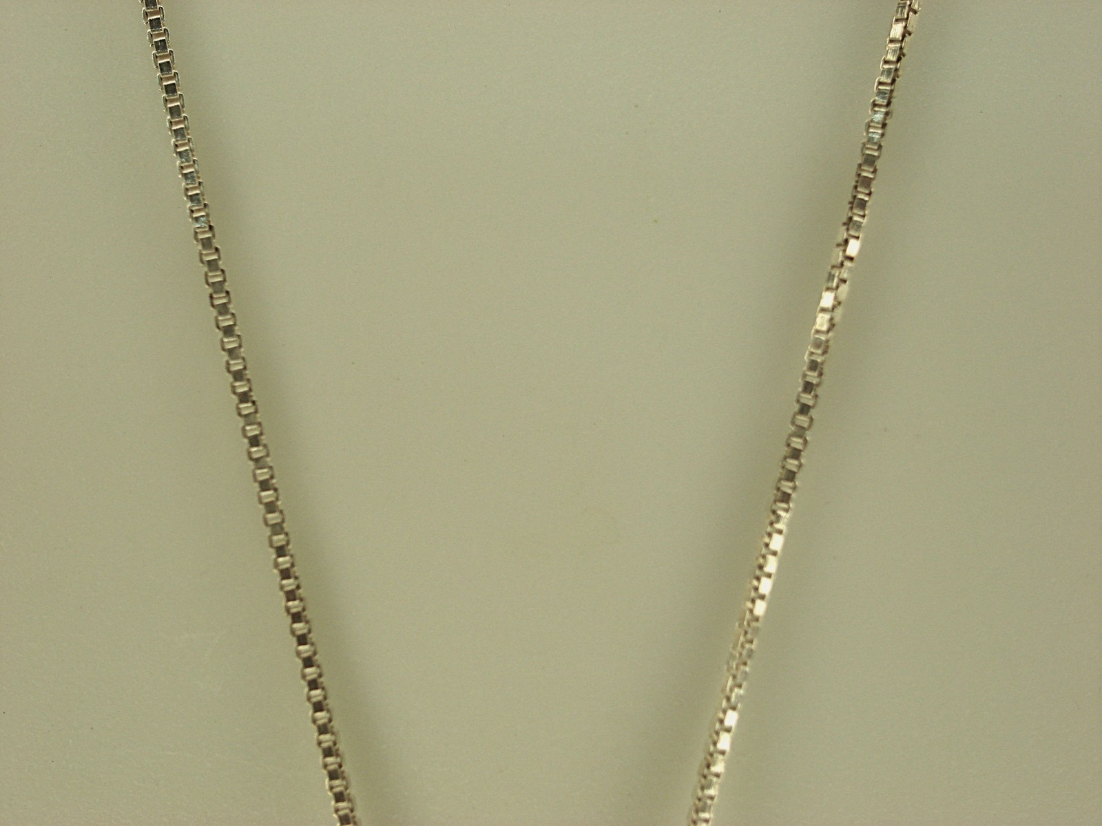 STERLING SILVER SPARKLY PEAR SHAPE SIM. DIAMOND WITH 18″ BOX LINK STERLING CHAIN