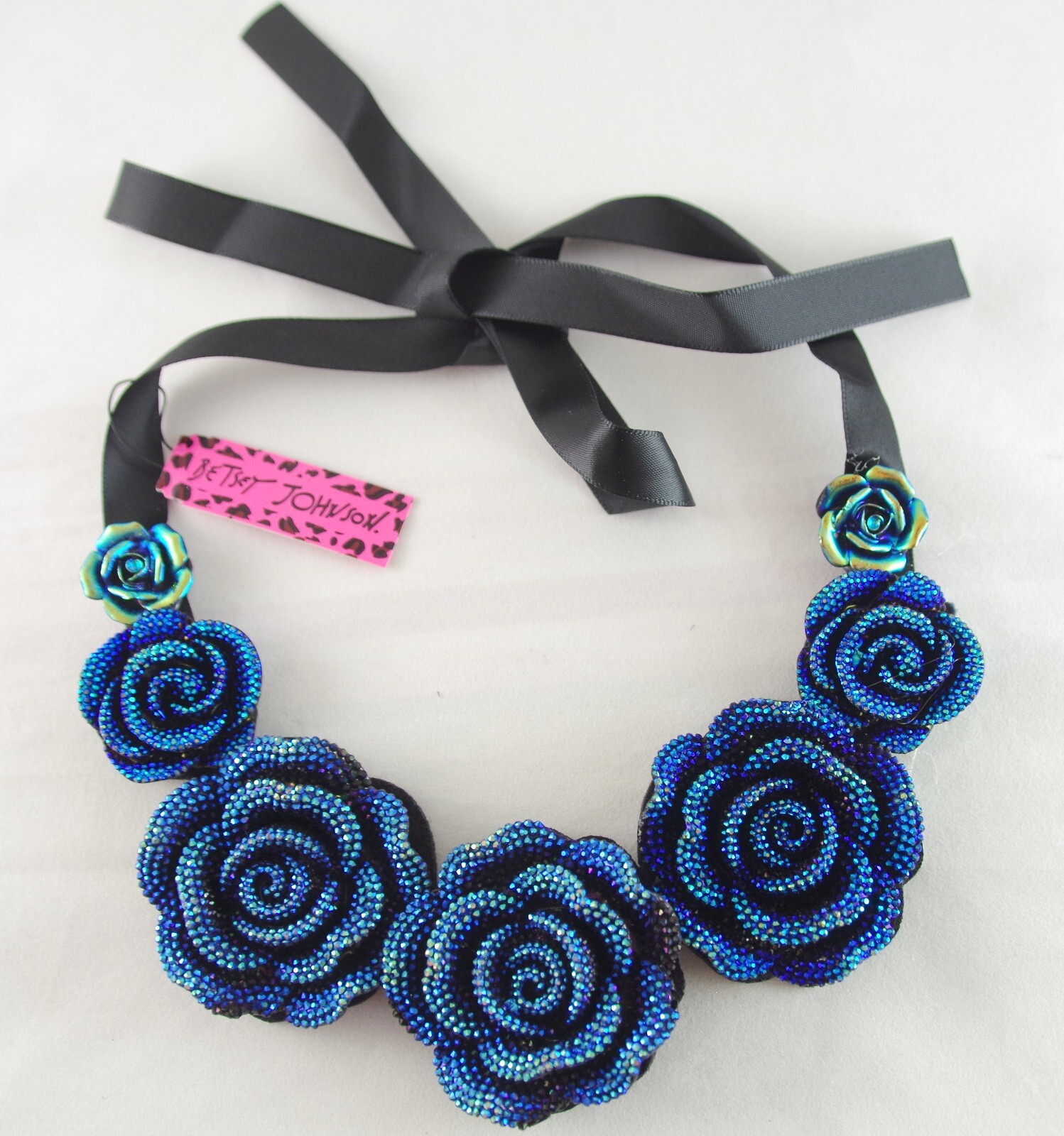 Pretty! BETSEY JOHNSON BLUE AB FACETED 3D ROSE FLOWER RIBBON TIE BIB NECKLACE