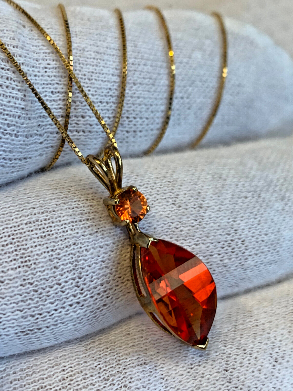 10K Yellow Gold Necklace 2.7g Jewelry 18″ Box Chain Curved Orange Stone *READ*