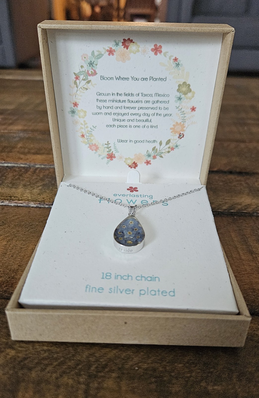 Everlasting Flowers Artisan Crafted Violet-Blue Preserved Flower Necklace