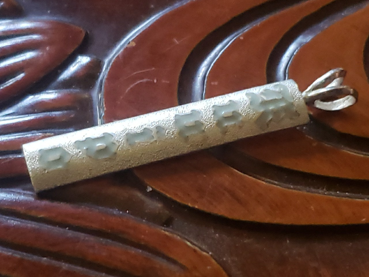Vintage Silver Hawaiian Heirloom Kuuipo Gray Enamel Pendant Satin Sand Backgroun
