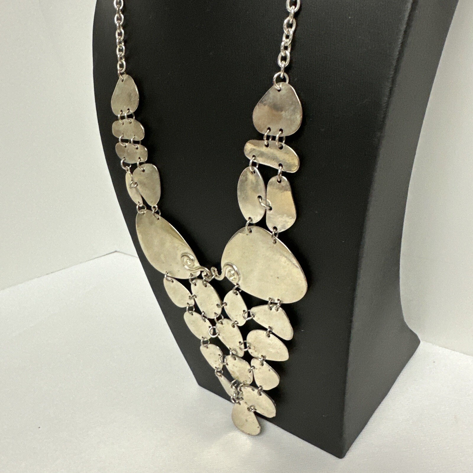Pre-owned A.N.A. NEW YORK Approach Statement SilverTone Necklace Chunky Bib
