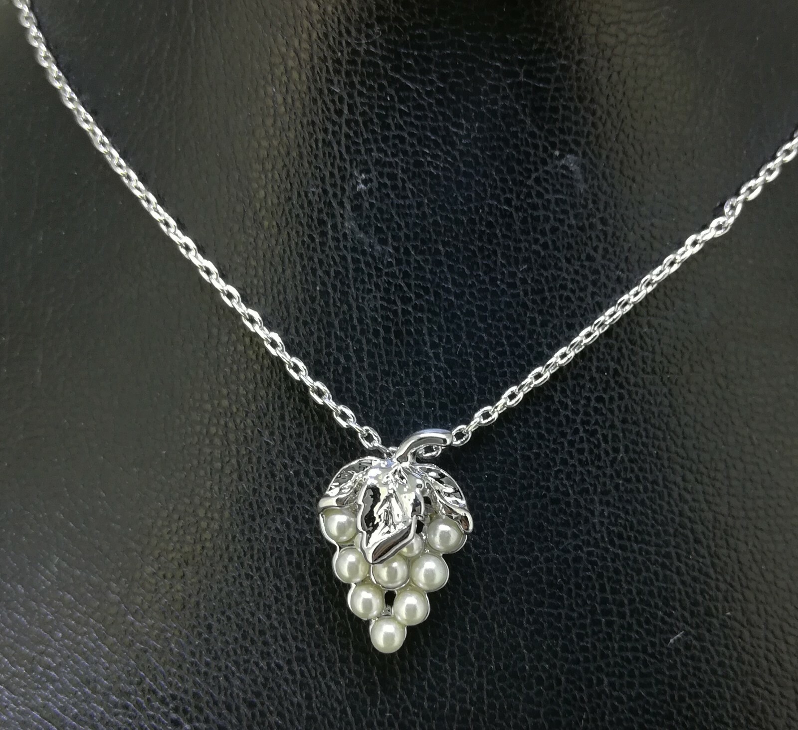 18k White Gold Filled GF Crystal Pearl Grape Pendant Necklace N-A832 Woman Gift