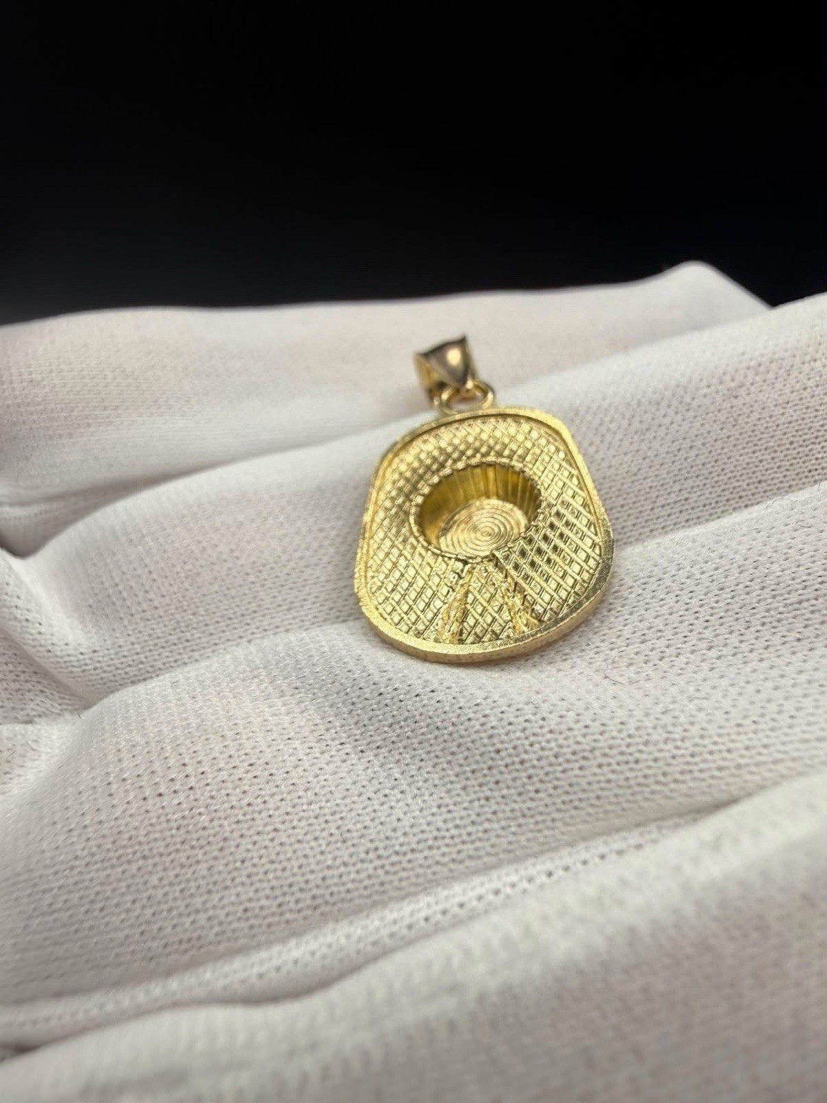 10kt solid gold sombrero calentano pendant