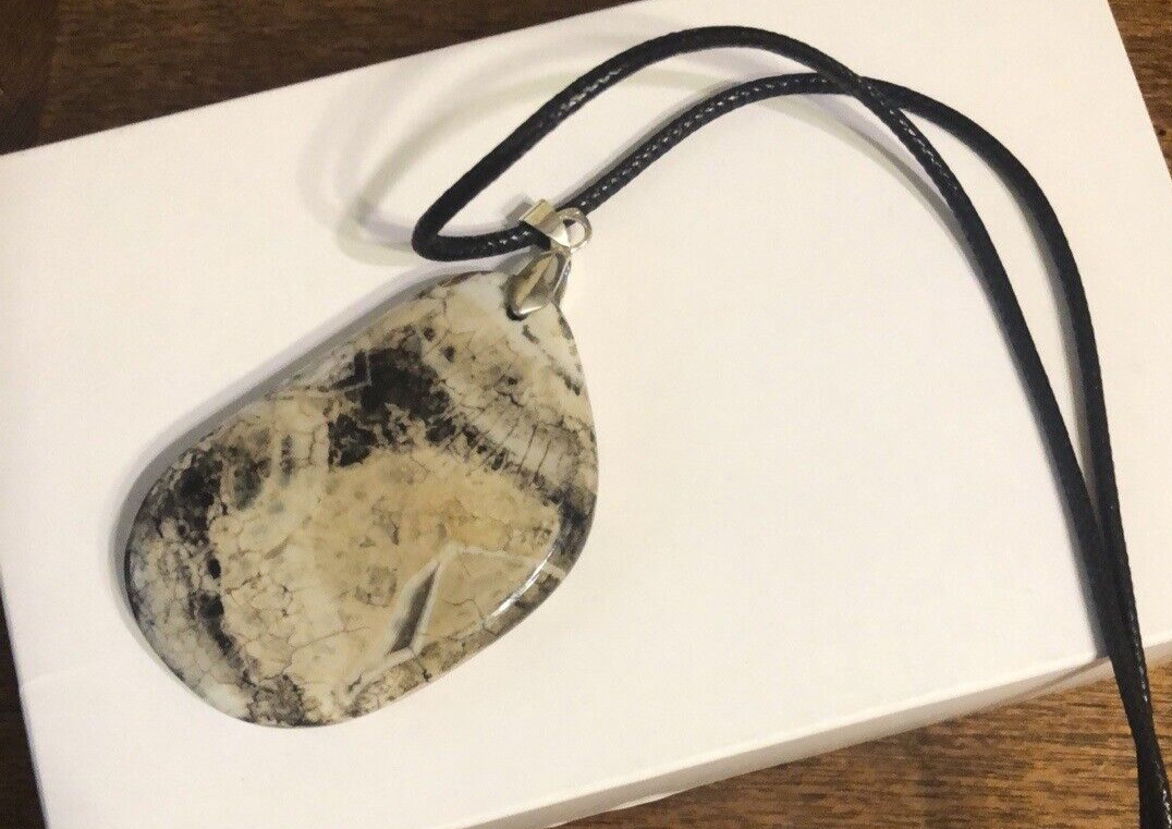 TALISMAN OF HOWLITE GORGEOUS PENDANT NECKLACE/FREE GIFT BOX