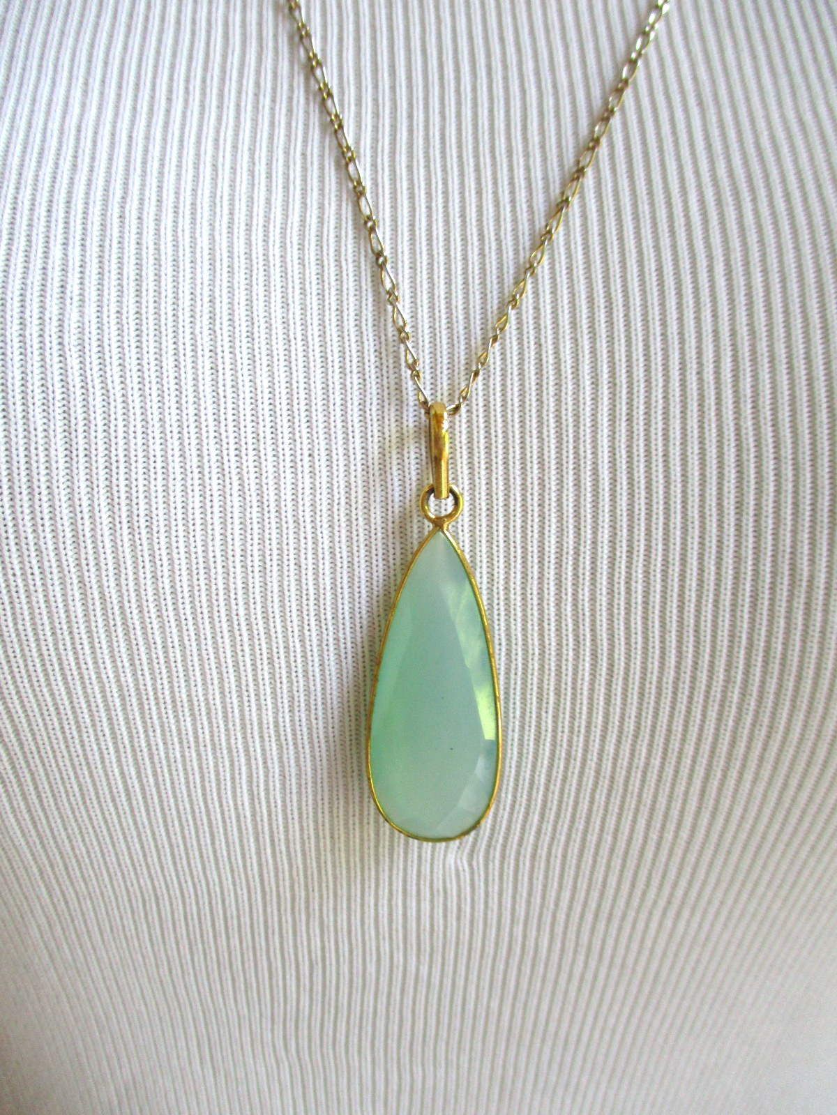 J Crew Pendant Necklace Gold tone Green Faceted Teardrop Long Chain 26″ Signed