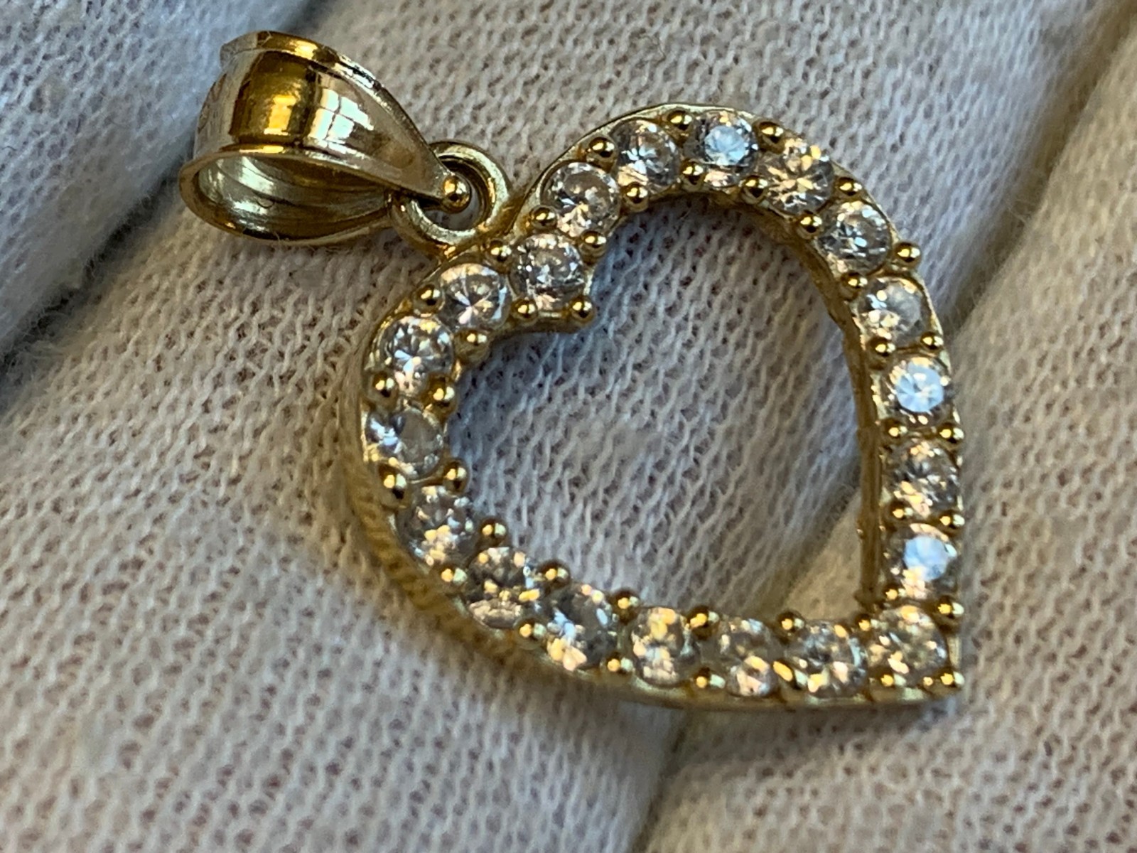 10K Yellow Gold Heart Pendant 1.44g Fine Jewelry Clear Color Stones Charm *READ*